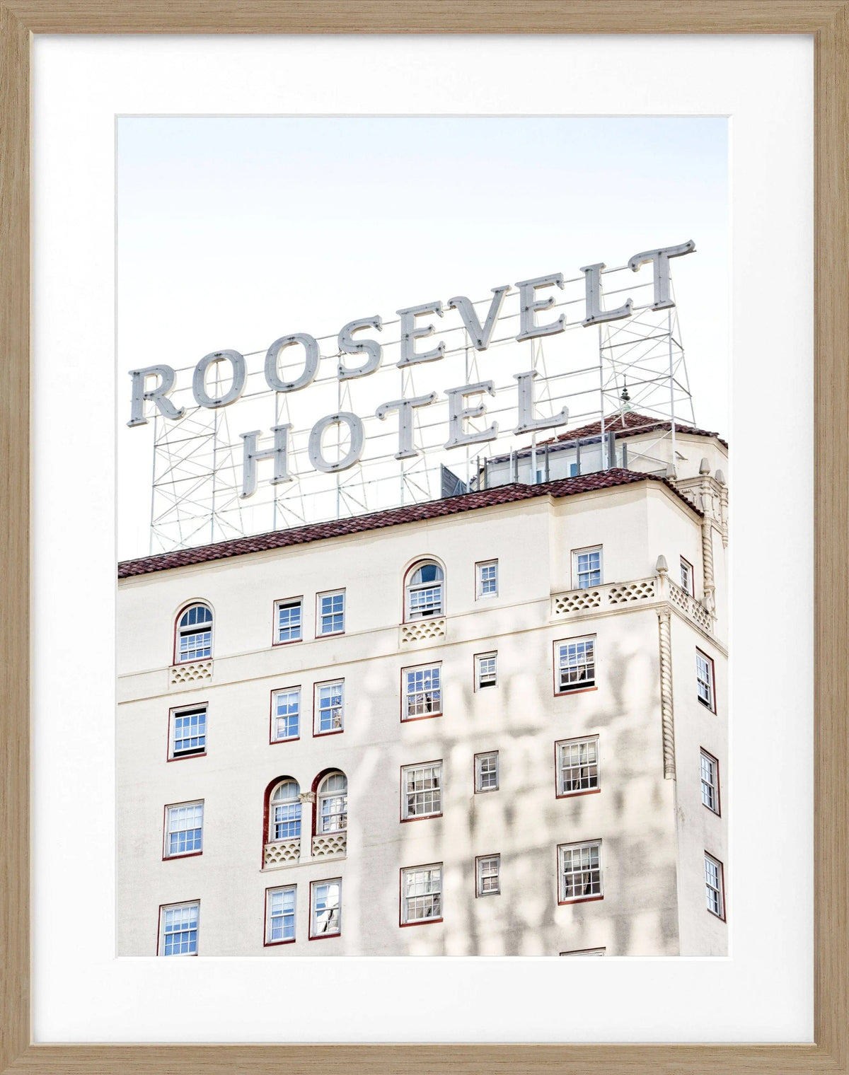 Schwarz-weiß Poster des Roosevelt Hotels in Los Angeles, im schwarzen Rahmen, von Cosman-Photocollection, 25x31 cm