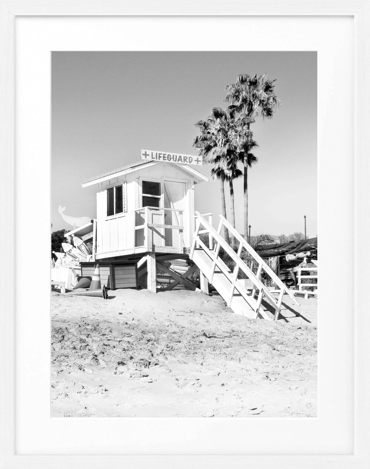 Schwarz-weiß Poster mit Rahmen, Kalifornien Malibu Beach Lifeguard Motiv, von Cosman-Photocollection, ca. 25x31 cm