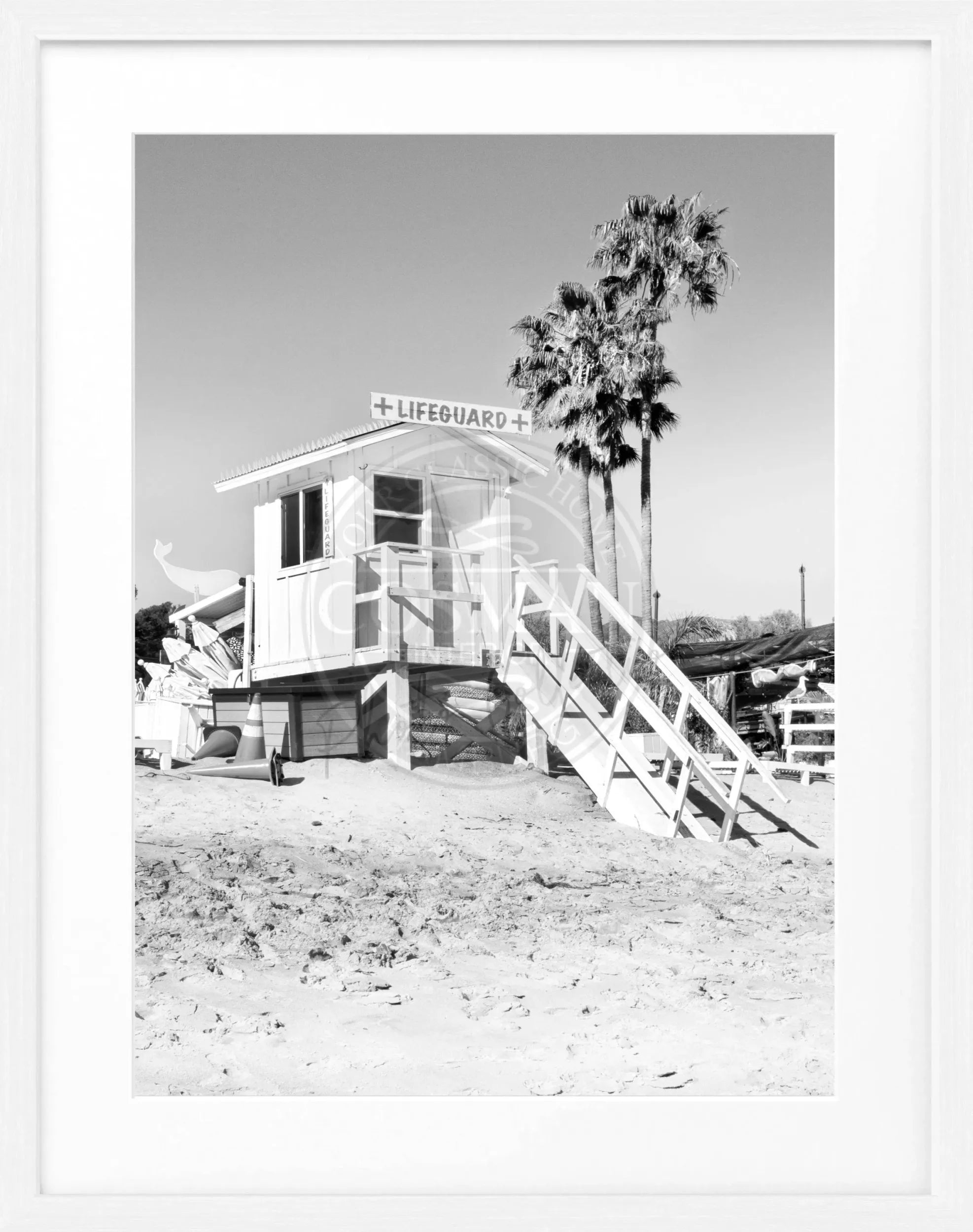 Schwarz-weiß Poster mit Rahmen, Kalifornien Malibu Beach Lifeguard Motiv, von Cosman-Photocollection, ca. 25x31 cm