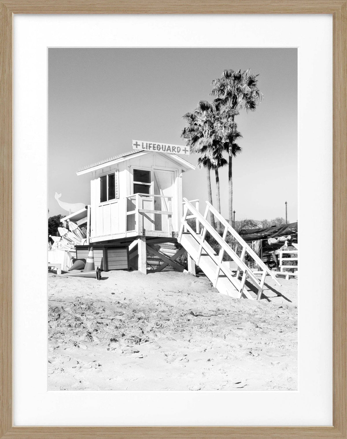 Schwarz-weiß Poster mit Rahmen, Kalifornien Malibu Beach Lifeguard Motiv, von Cosman-Photocollection, 25x31 cm
