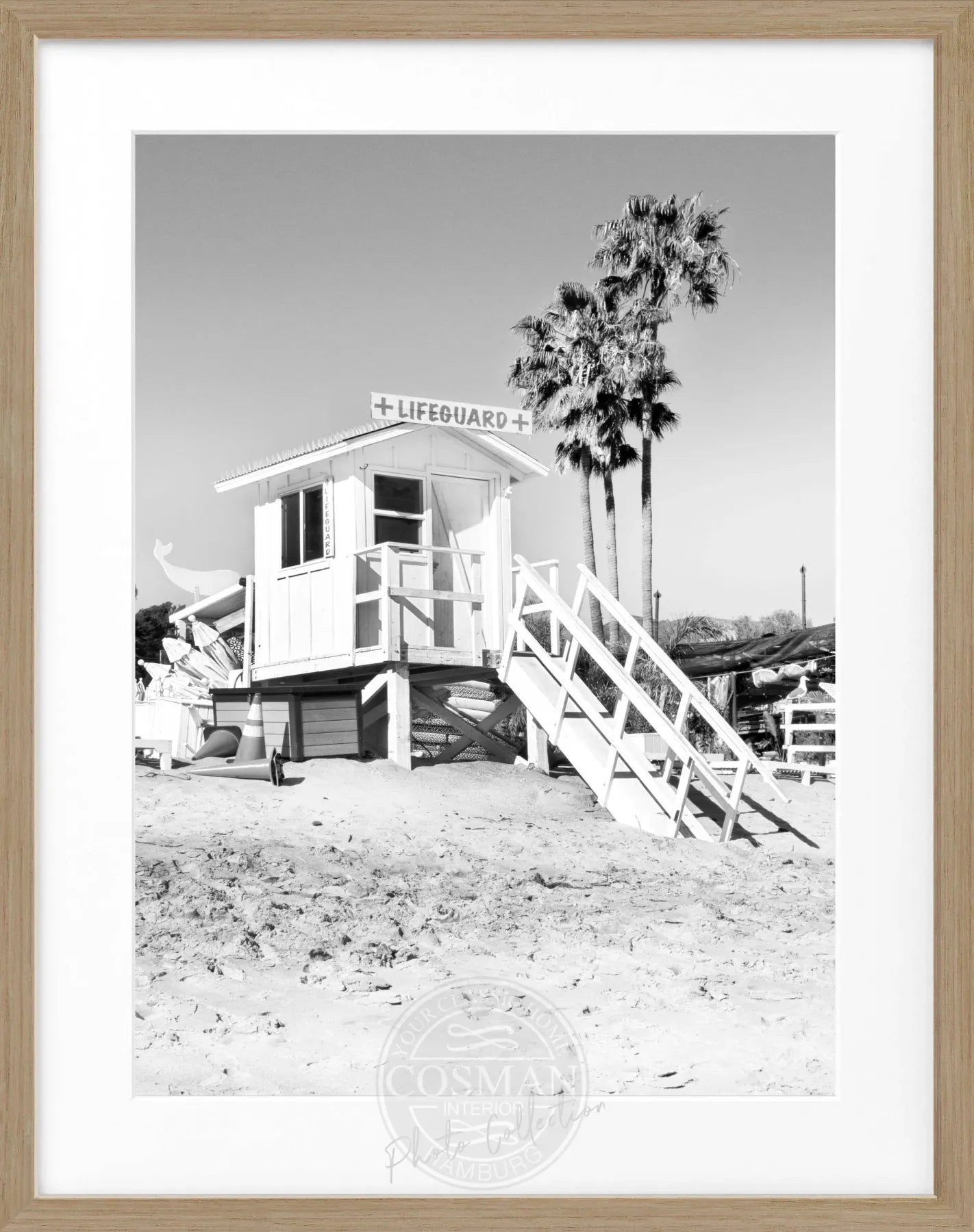 Schwarz-weiß Poster mit Rahmen, Kalifornien Malibu Beach Lifeguard Motiv, von Cosman-Photocollection, 25x31 cm