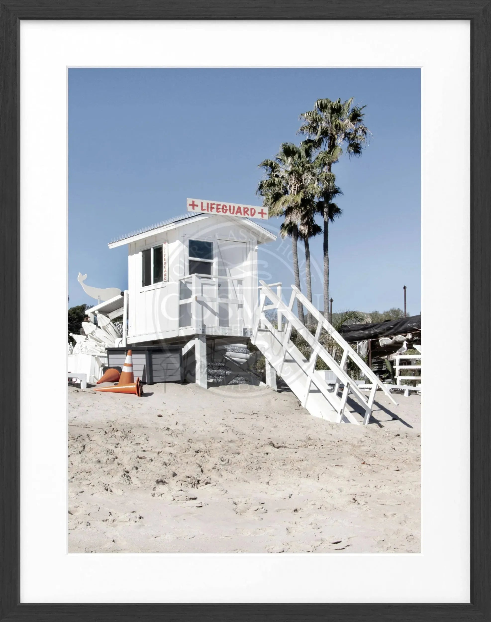 Schwarz-weiß Poster mit Rahmen, Kalifornien Malibu Beach Lifeguard Motiv, 25x31 cm, von Cosman-Photocollection