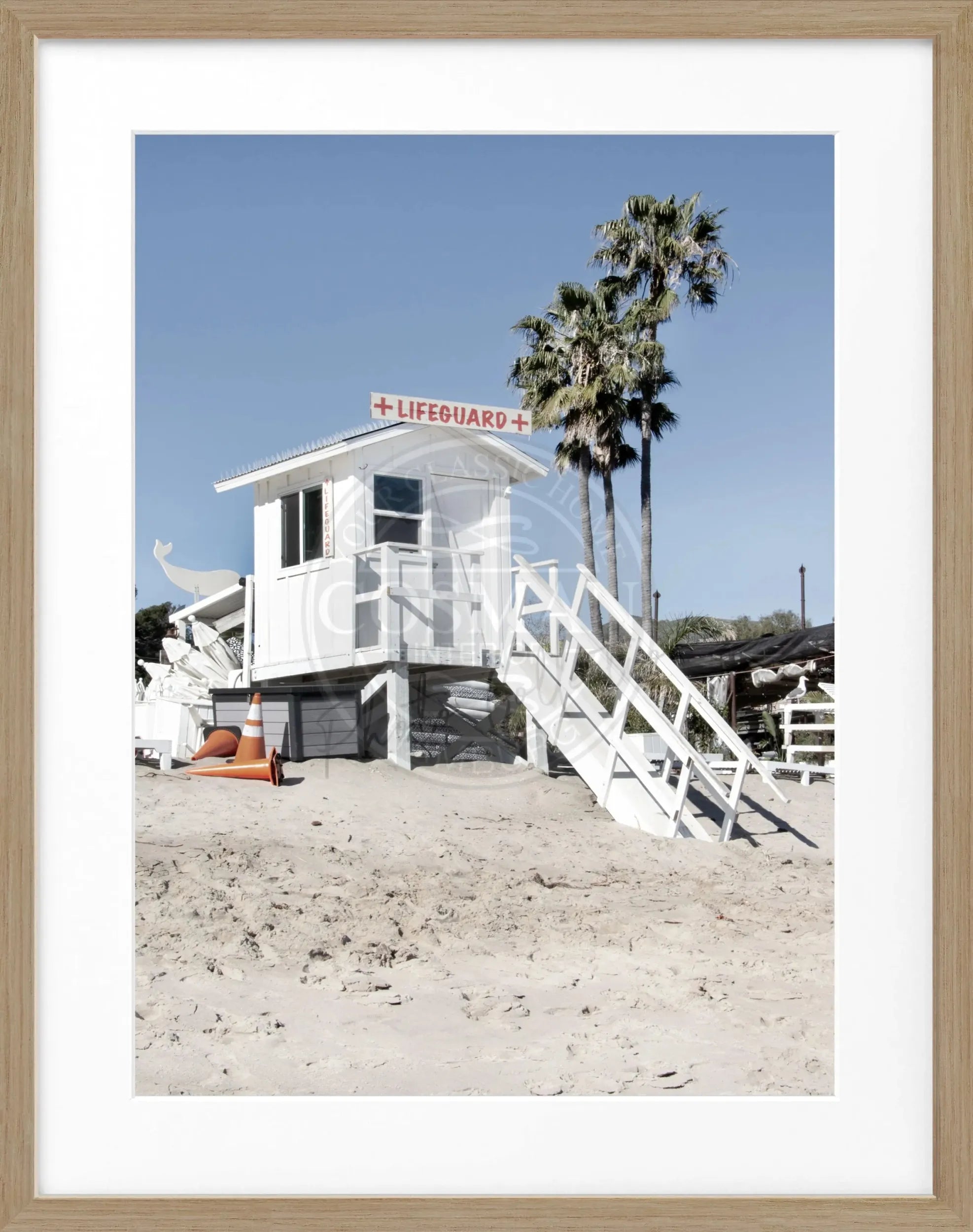 Schwarz-weiß Poster mit Rahmen, Kalifornien Malibu Beach Lifeguard Motiv, 25x31 cm, von Cosman-Photocollection