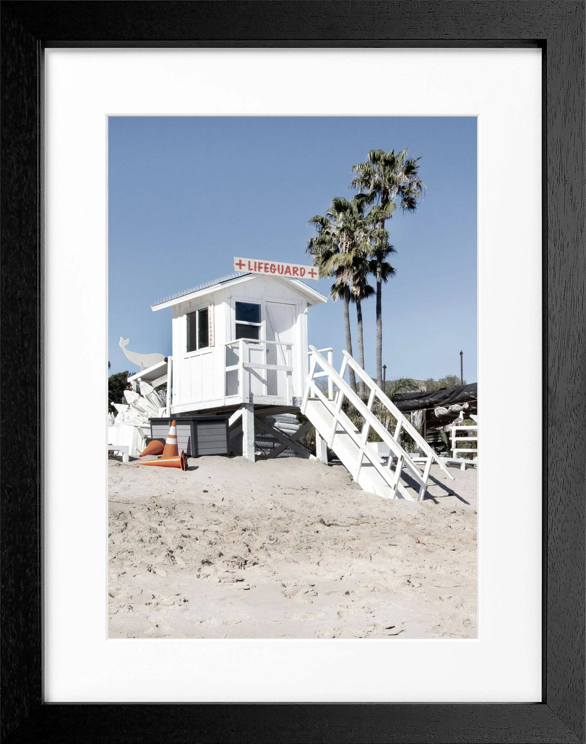 Schwarz-weiß Poster mit Rahmen, Kalifornien Malibu Beach Lifeguard Motiv, von Cosman-Photocollection, Maße 25x31 cm