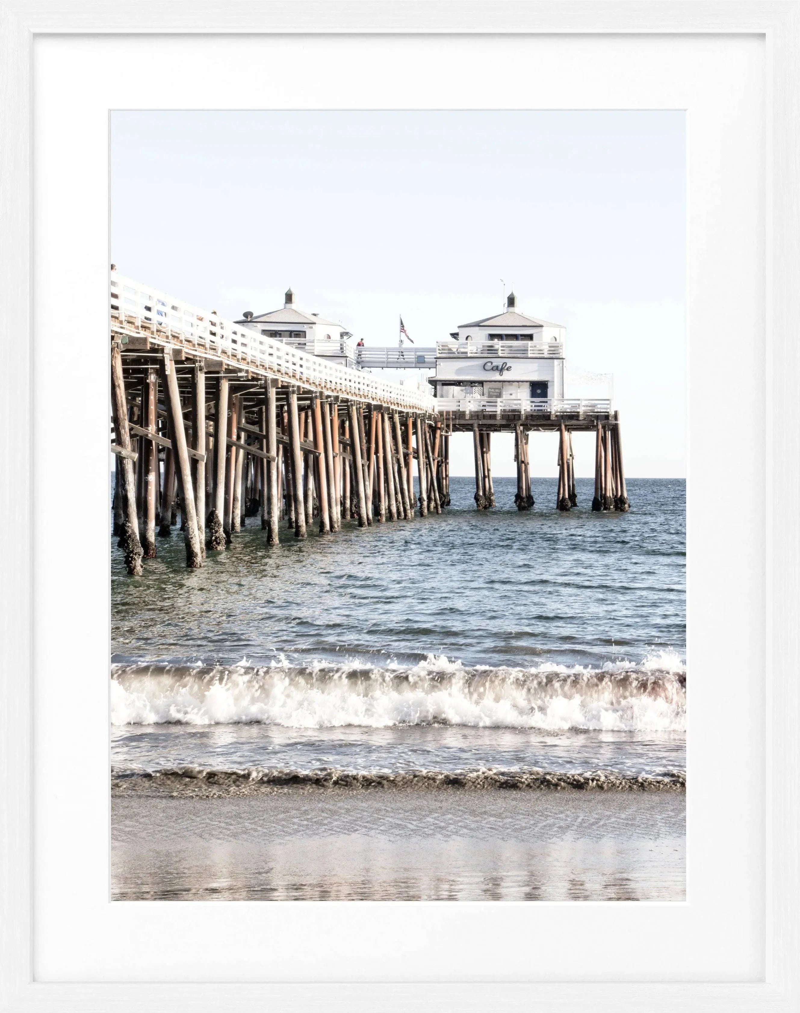 Schwarz-weiß Poster mit Rahmen, Kalifornien Malibu Beach Pier Motiv, von Cosman-Photocollection, 25x31 cm