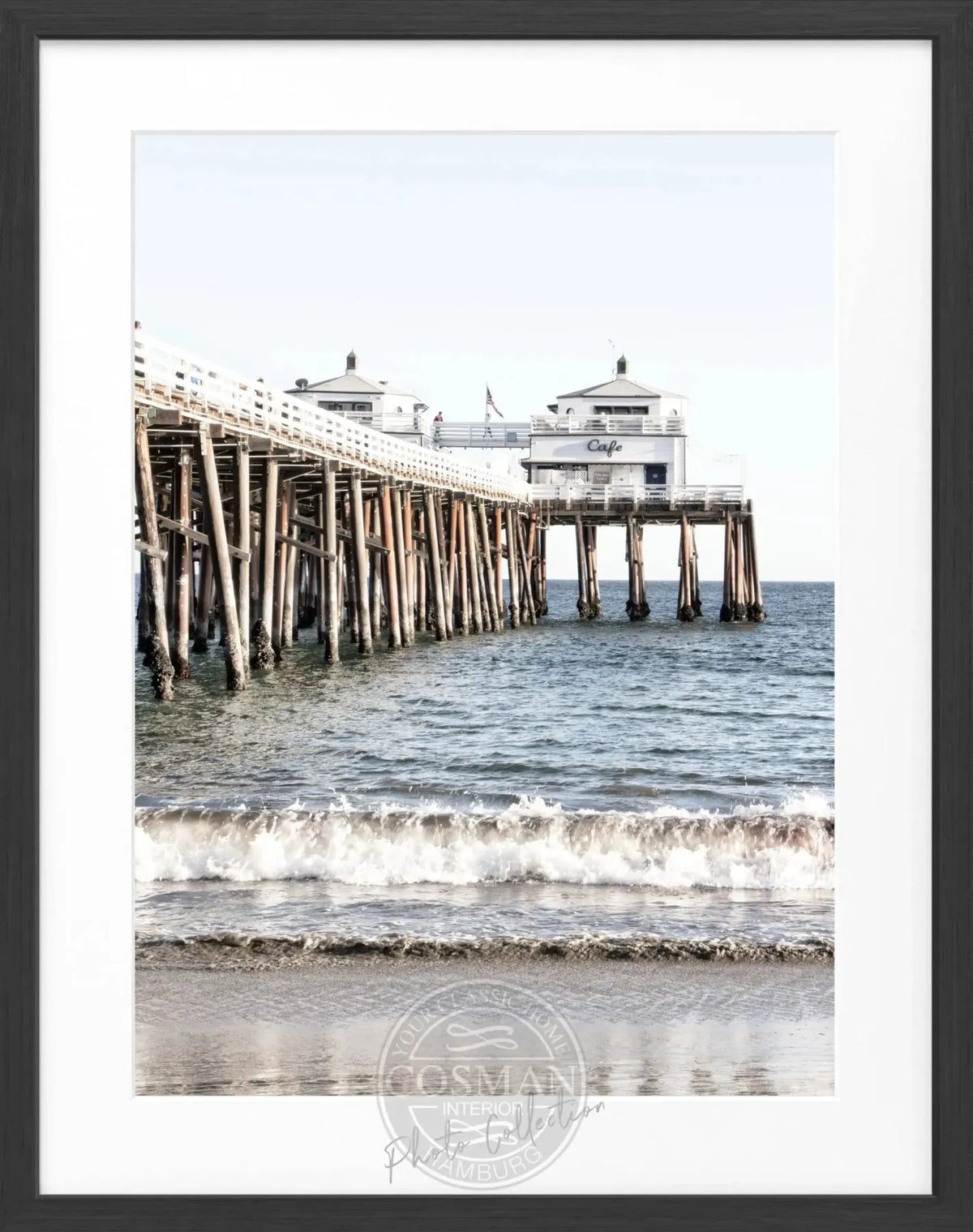 Schwarz-weißes Poster mit Rahmen, Kalifornien Malibu Beach Pier, von Cosman-Photocollection, 25x31 cm, maritime Strandaufnahme