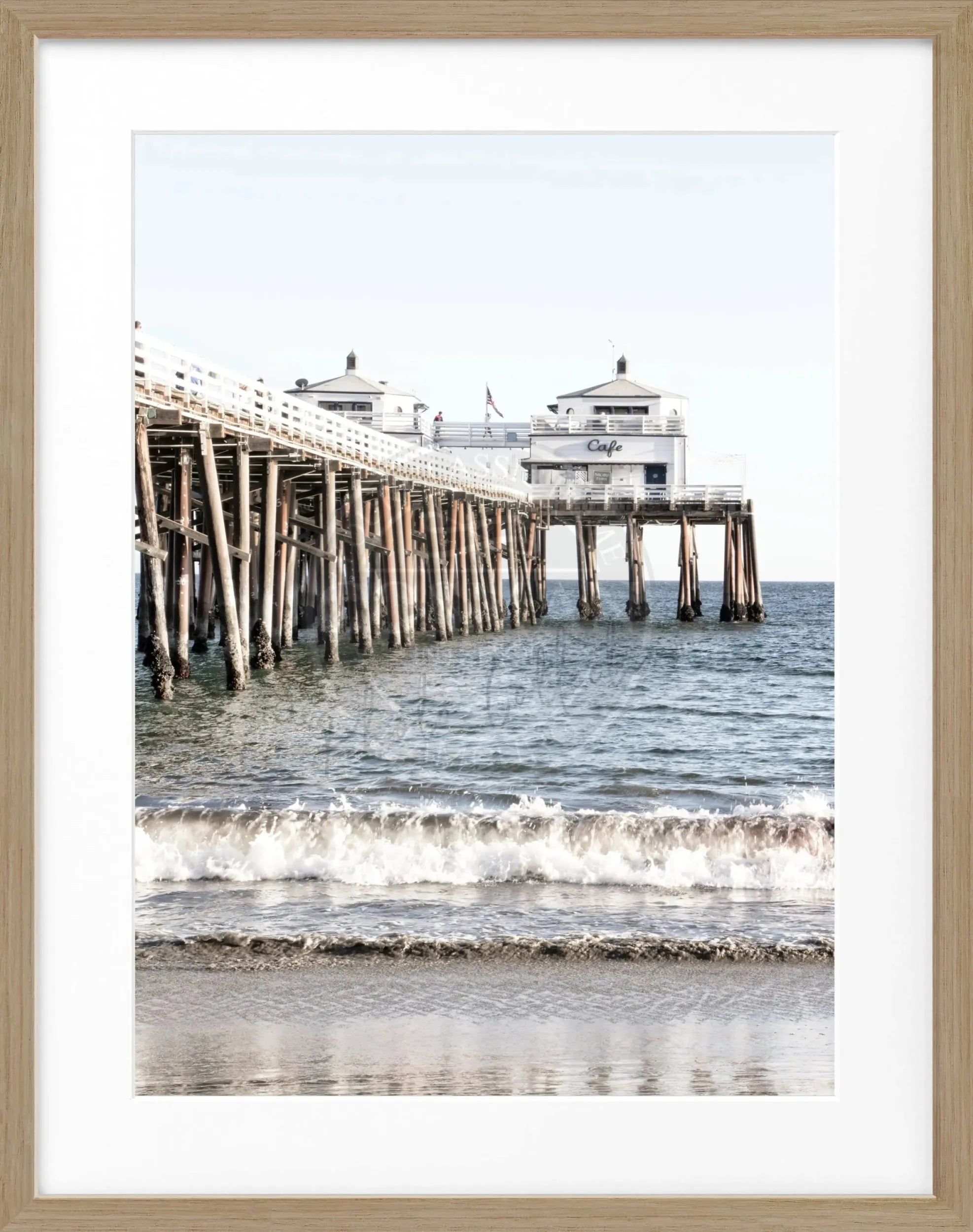 Schwarz-weißes Poster mit Rahmen, Kalifornien Malibu Beach Pier, von Cosman-Photocollection, Maße 25x31 cm, Strandmotiv
