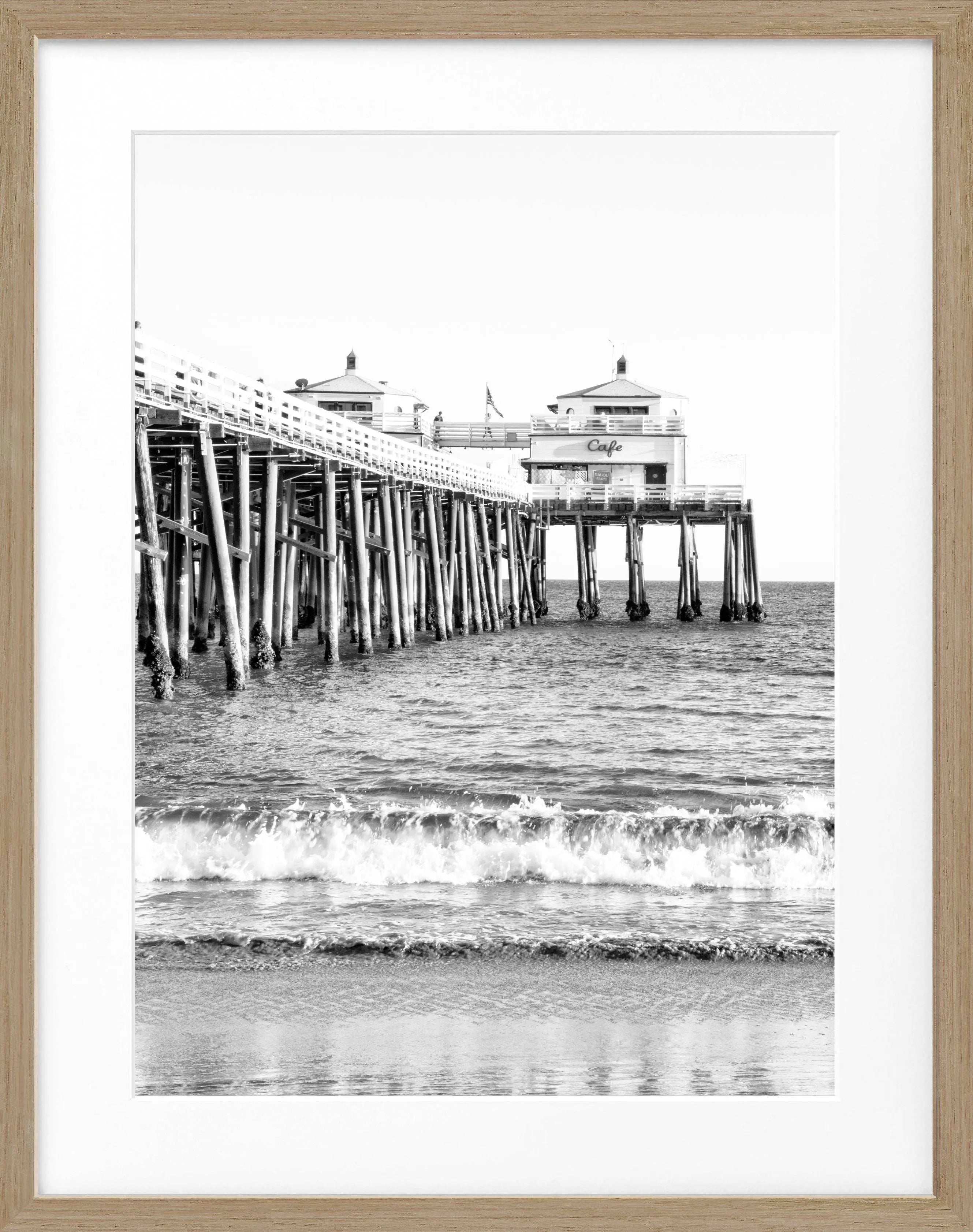 Schwarz-weißes Poster mit Rahmen, Kalifornien Malibu Beach Pier, von Cosman-Photocollection, 25x31 cm, Wanddekoration