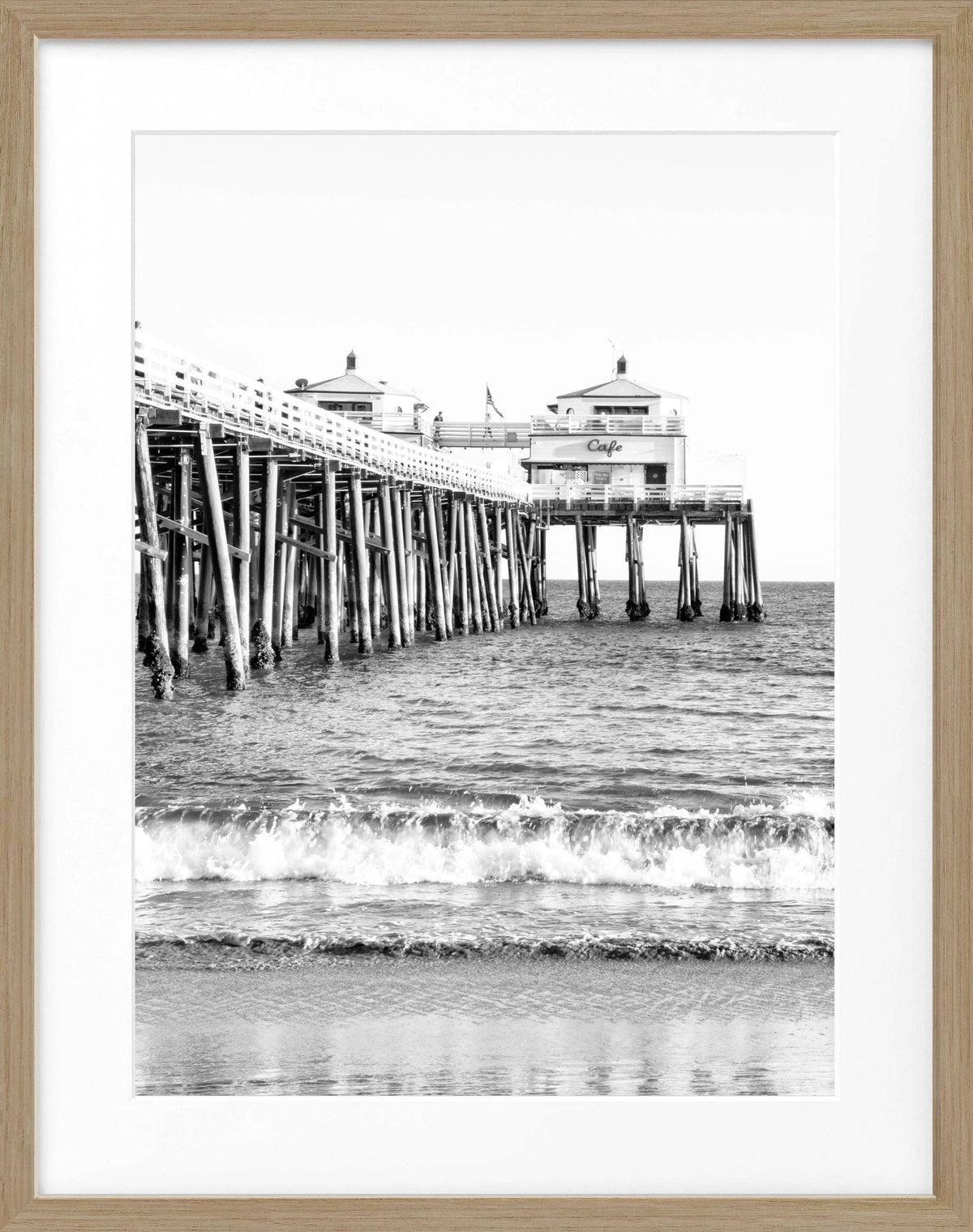 Schwarz-weiß Poster mit Rahmen, Kalifornien Malibu Beach Pier, von Cosman-Photocollection, 25x31 cm, Strandmotiv