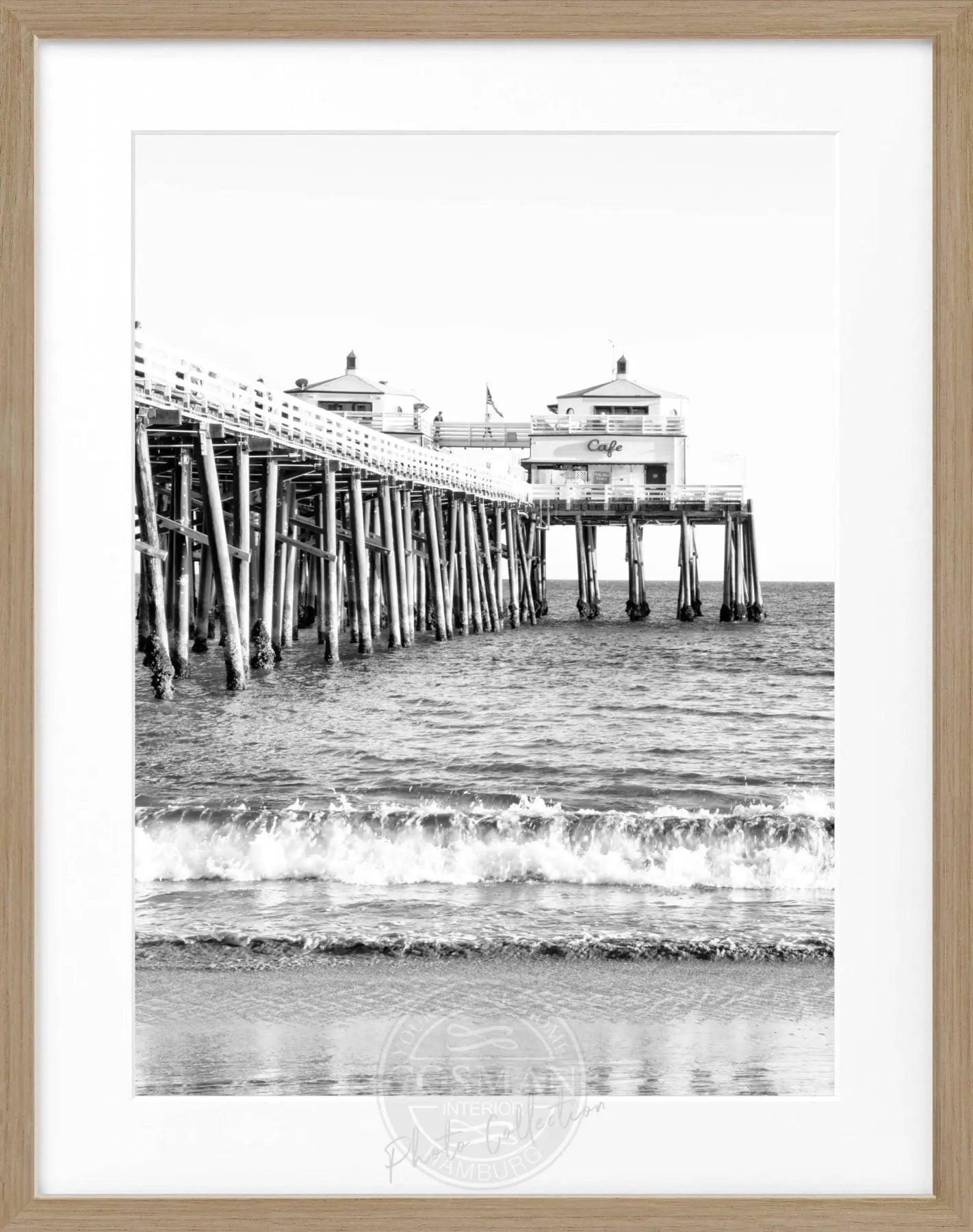 Schwarz-weiß Poster mit Rahmen, Kalifornien Malibu Beach Pier, von Cosman-Photocollection, 25x31 cm, Strandmotiv
