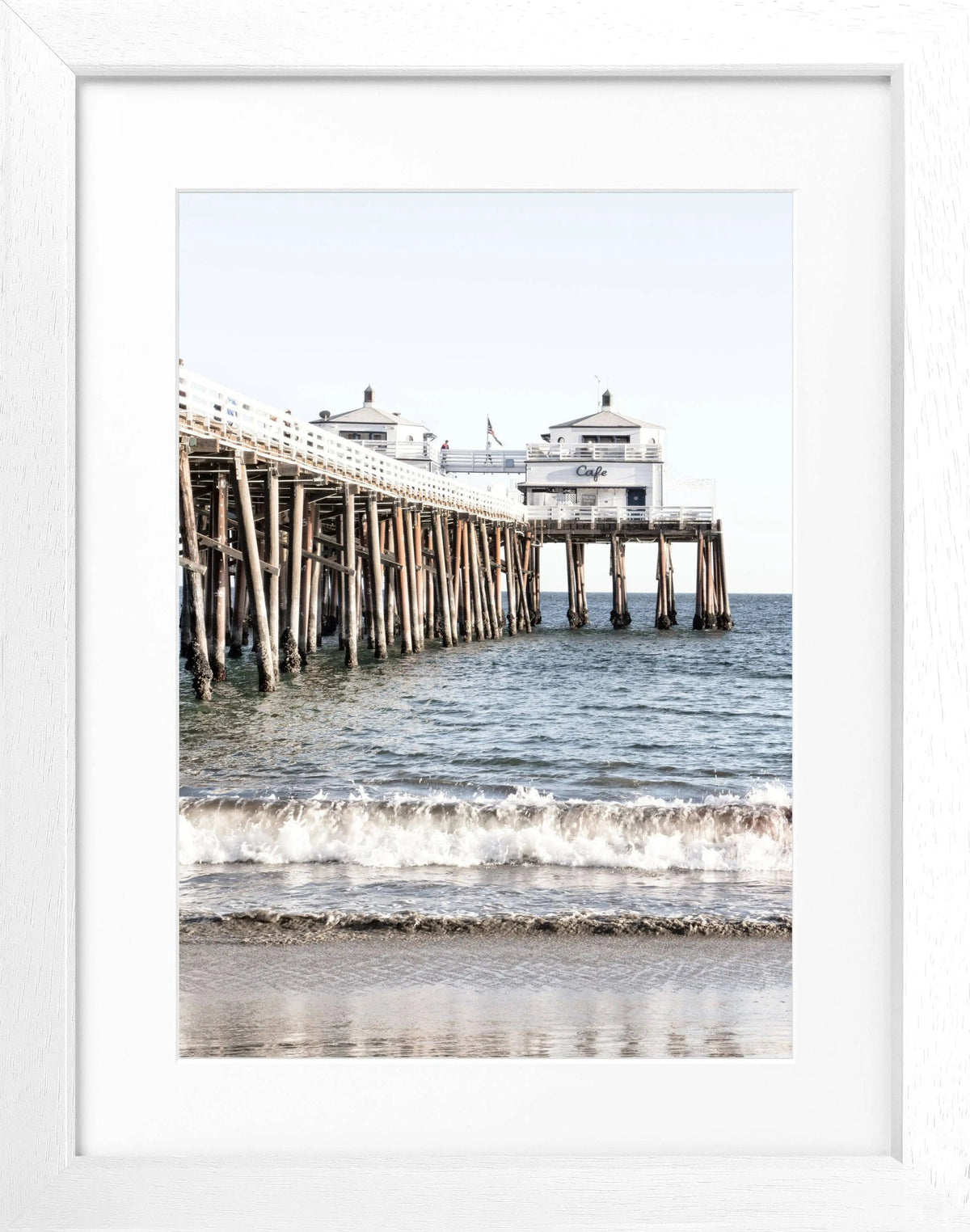 Schwarz-weiß Poster mit Rahmen, Kalifornien Malibu Beach Pier Motiv, 25x31cm, von Cosman-Photocollection