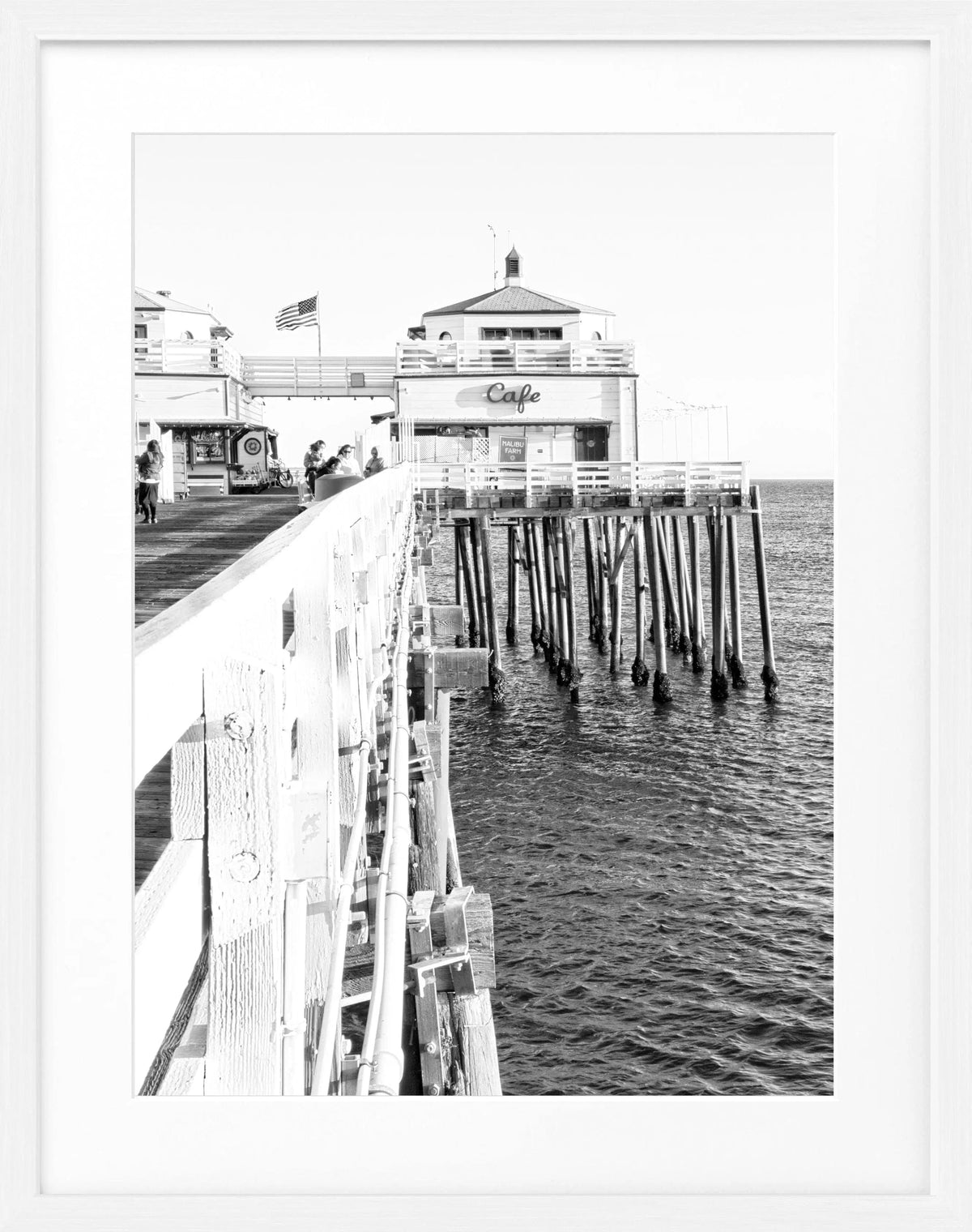Schwarz-weiß Poster mit Rahmen, Kalifornien Malibu Beach Pier, von Cosman-Photocollection, 25x31 cm, Strandmotiv