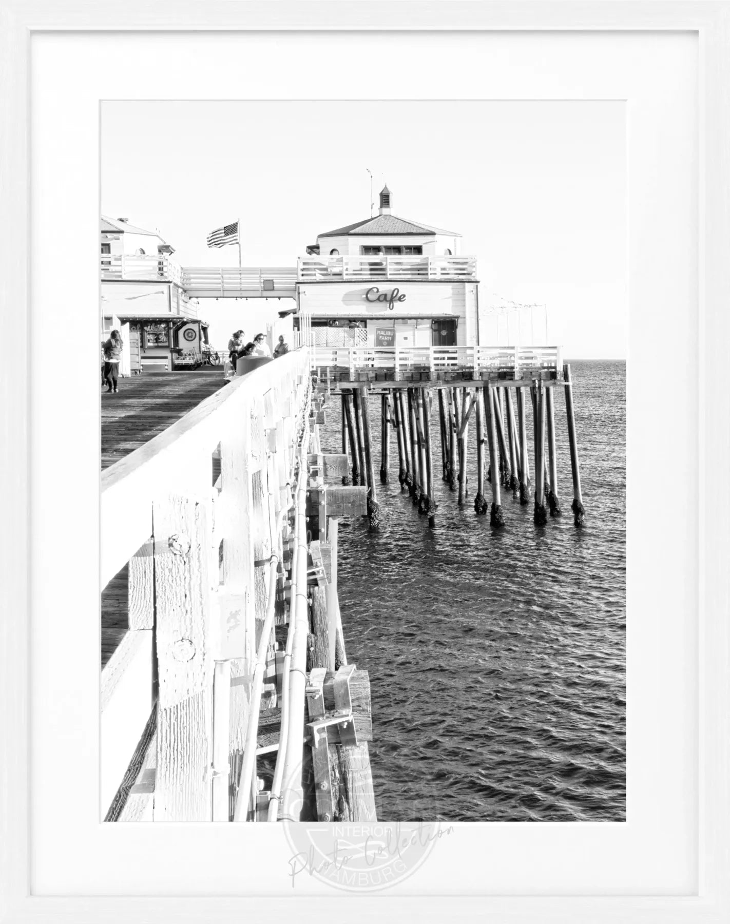 Schwarz-weiß Poster mit Rahmen, Kalifornien Malibu Beach Pier, von Cosman-Photocollection, 25x31 cm, Strandmotiv
