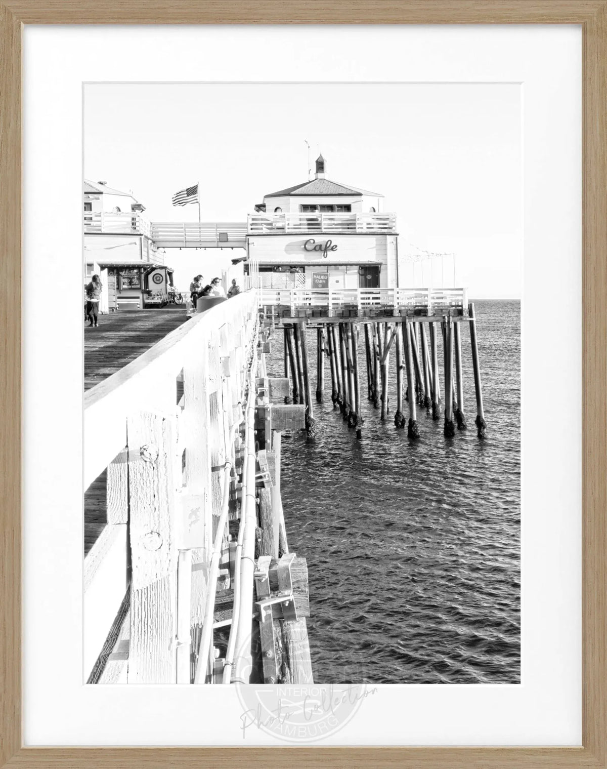 Schwarz-weiß Poster mit Rahmen, Kalifornien Malibu Beach Pier, Cosman-Photocollection, 25x31cm, Strand und Pier Motiv