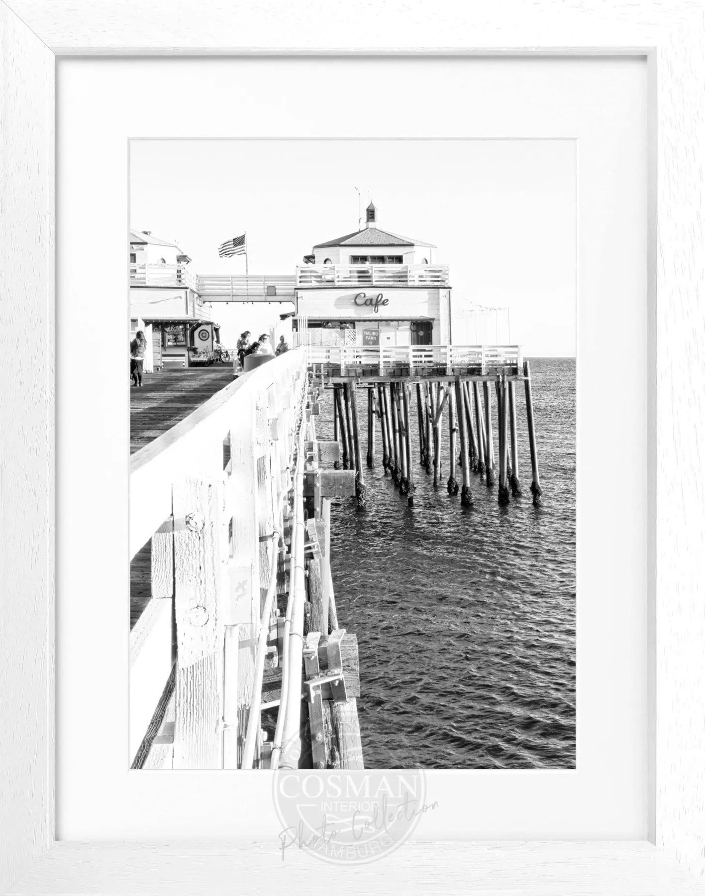 Schwarz-weiß Poster mit Rahmen, Kalifornien Malibu Beach Pier, von Cosman-Photocollection, 25x31 cm, maritime Küstenlandschaft
