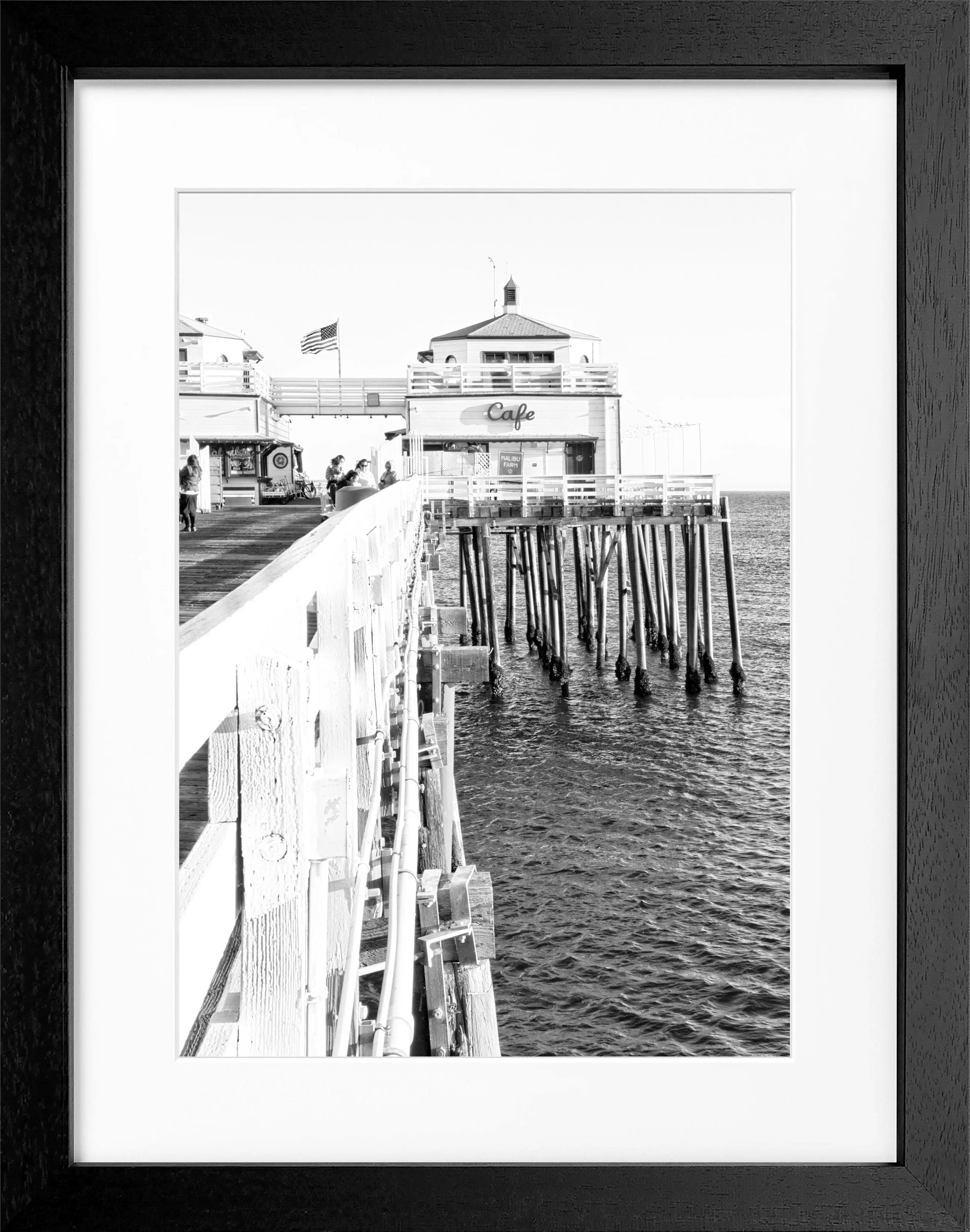 Schwarz-weiß Poster mit Rahmen, Kalifornien Malibu Beach Pier, von Cosman-Photocollection, 25x31 cm, Strandmotivation
