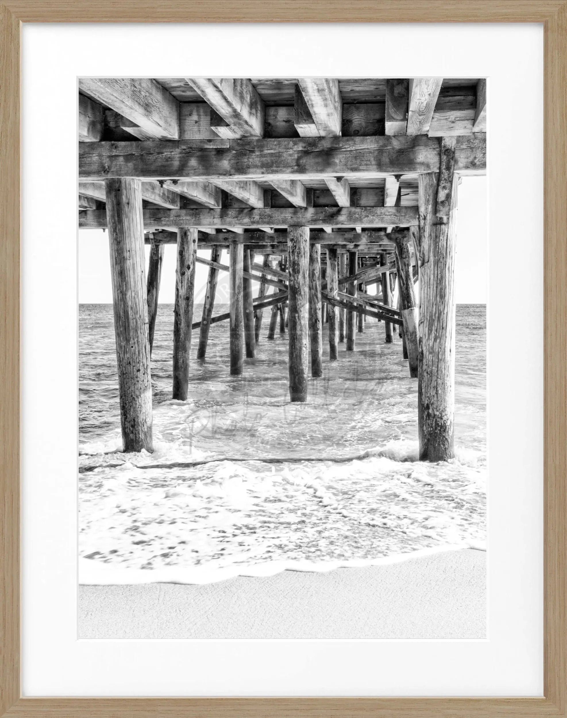 Schwarz-weiß Poster mit Rahmen von Malibu Pier in Kalifornien, von Cosman-Photocollection, 25x31 cm, stilvolle Wanddekoration