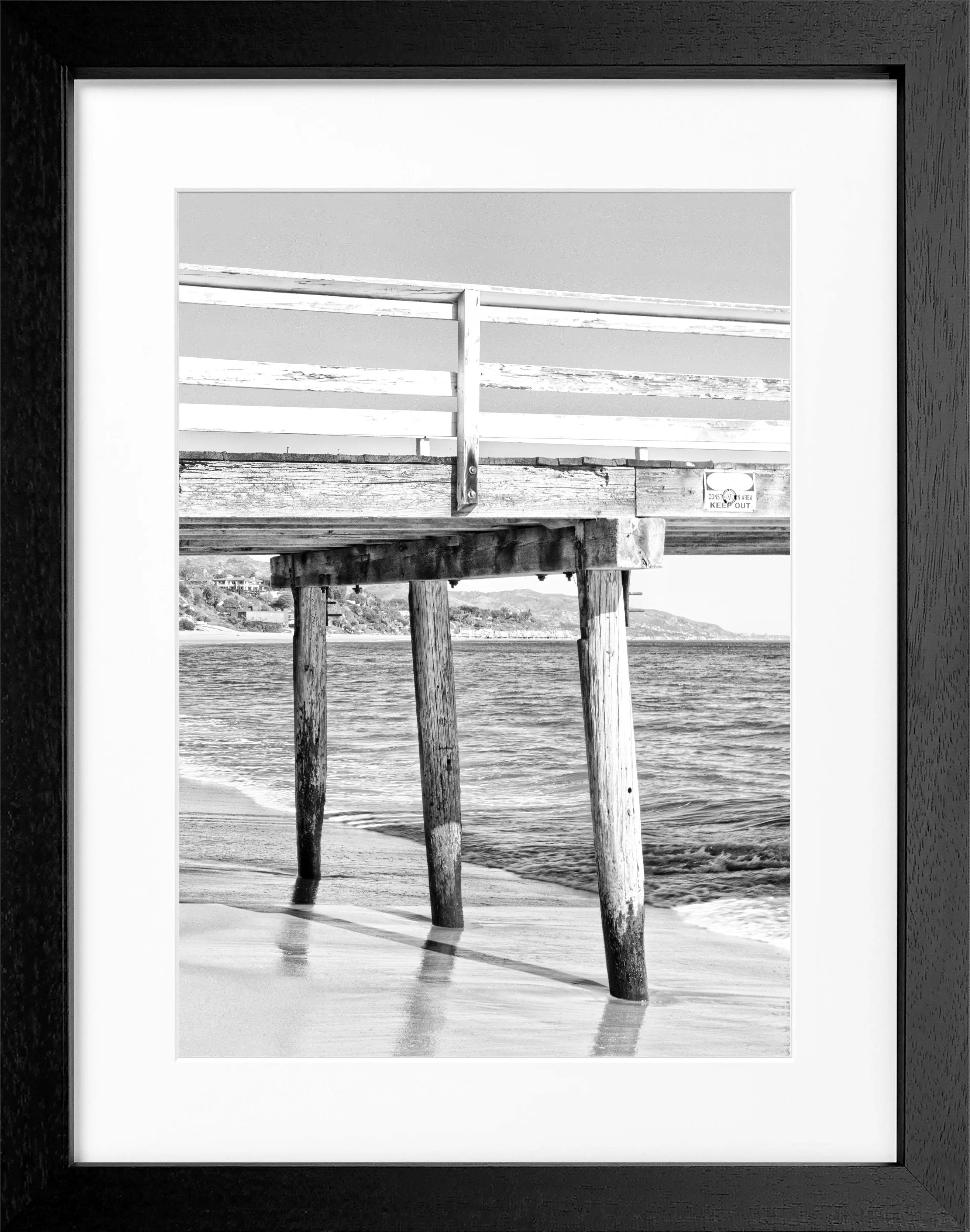 Schwarz-Weiß-Poster mit Rahmen, Kalifornien Malibu Pier Motiv, 25x31 cm, von Cosman-Photocollection