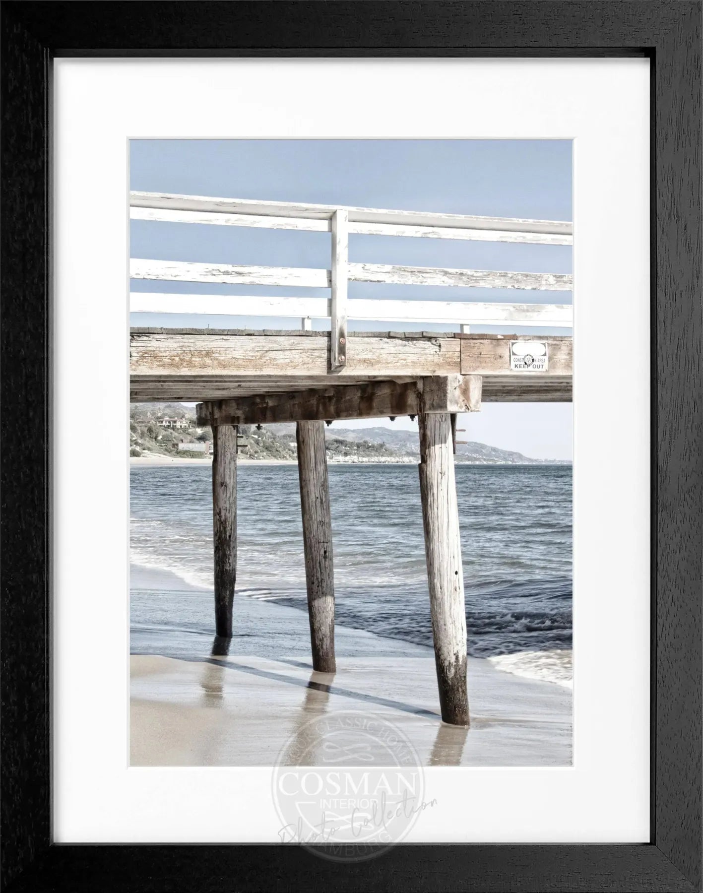 Schwarz-weiß Poster mit Rahmen von Malibu Pier in Kalifornien, von Cosman-Photocollection, 25x31 cm, maritime Küstenlandschaft