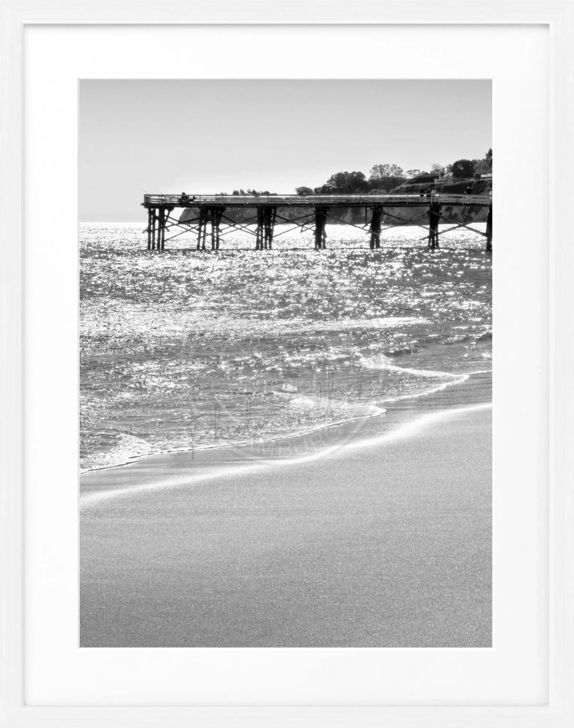 Schwarz-weißes Poster mit Rahmen, Kalifornien Malibu Pier Motiv, von Cosman-Photocollection, 25x31 cm, Wanddekoration