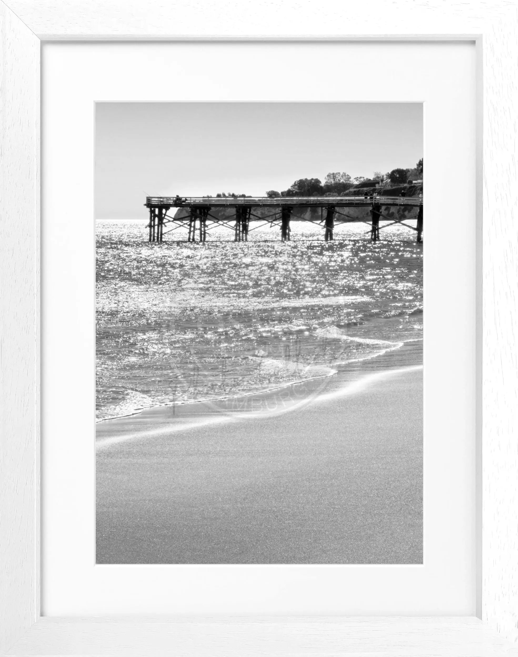 Schwarz-weiß Poster mit Rahmen, Kalifornien Malibu Pier Motiv, von Cosman-Photocollection, 25x31 cm