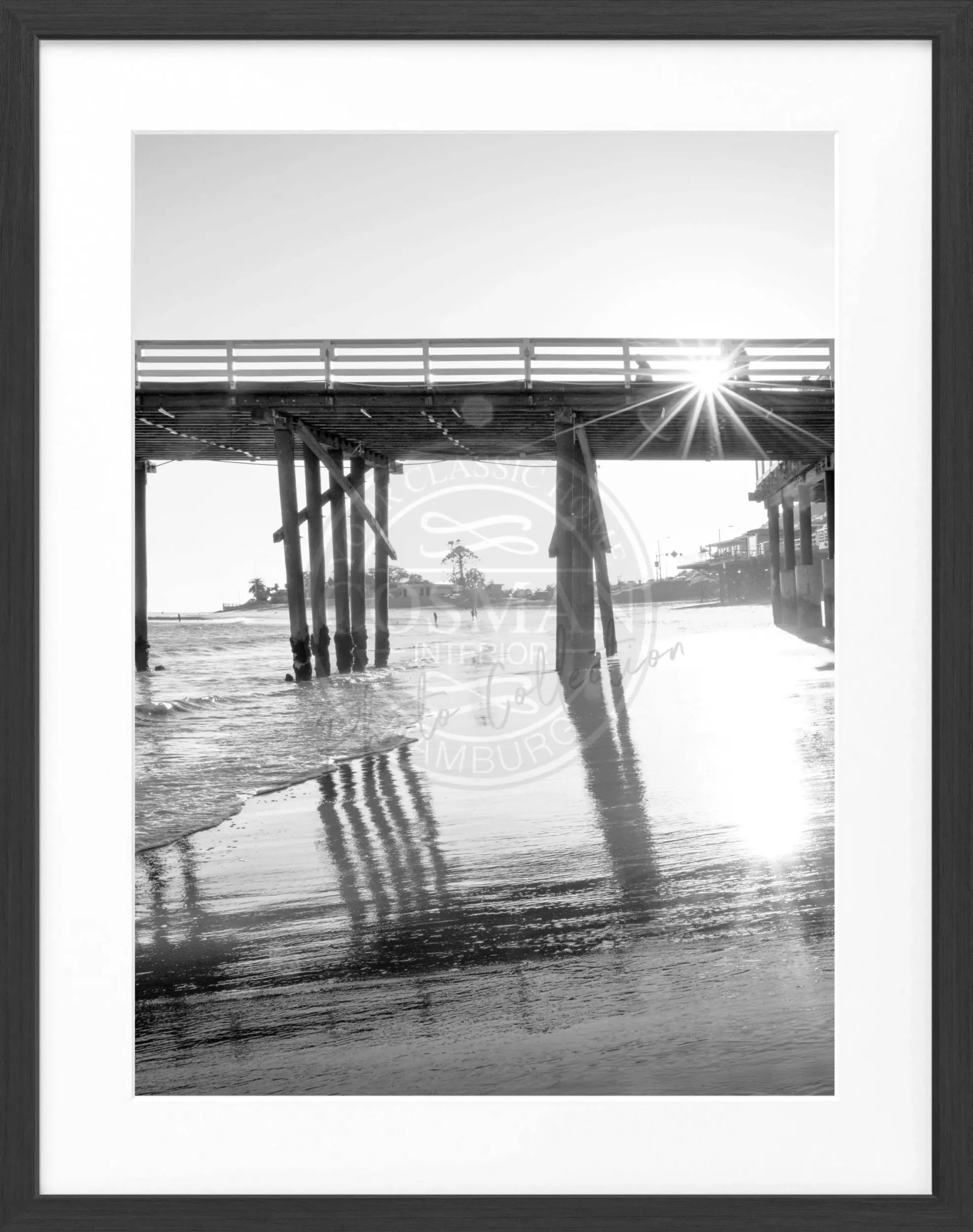 Schwarz-weiß Poster mit Rahmen, Kalifornien Malibu Pier, von Cosman-Photocollection, 25x31 cm, Wanddekoration