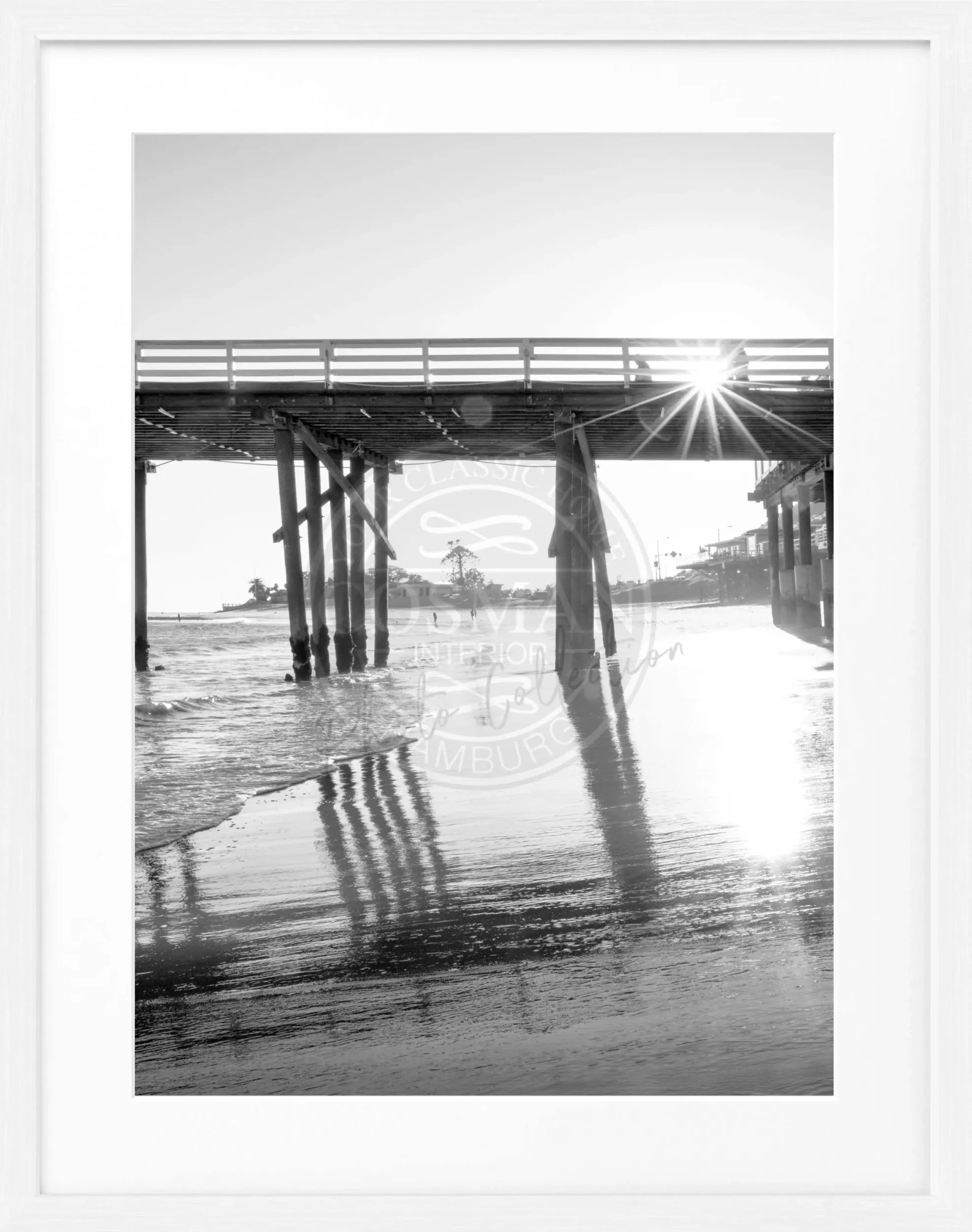 Schwarz-weiß Poster mit Rahmen Kalifornien Malibu Pier, 25x31 cm, von Cosman-Photocollection, maritime Küstenansicht