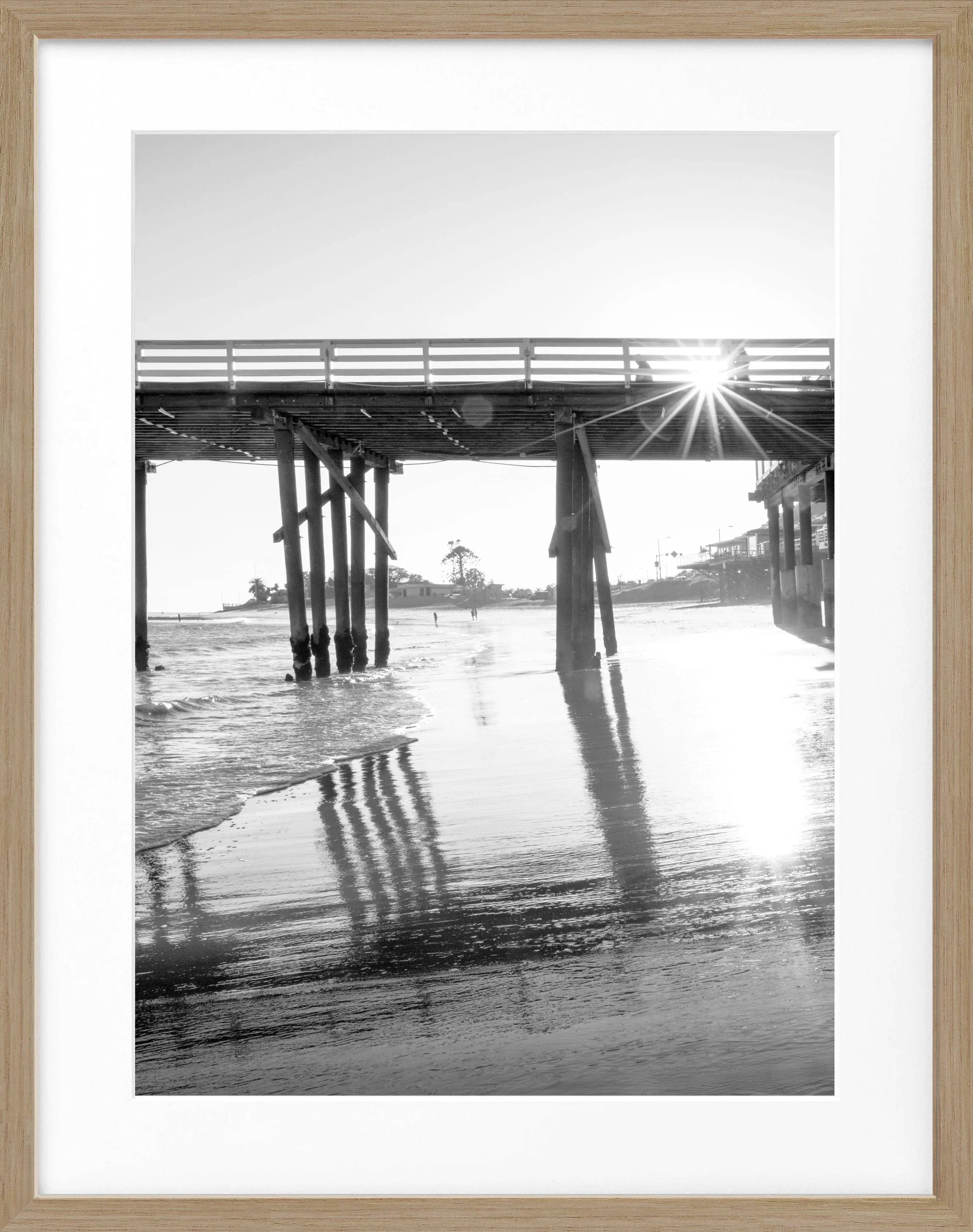 Schwarz-weiß Poster mit schwarzem Rahmen, Kalifornien Malibu Pier Motiv, 25x31cm, von Cosman-Photocollection