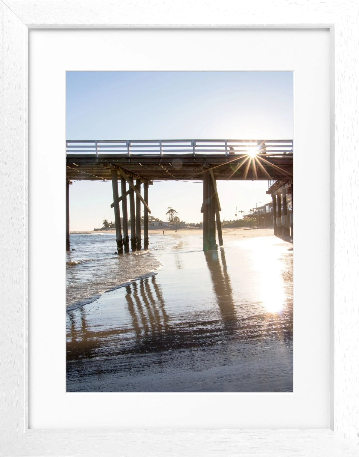 Schwarz-weiß Poster mit Rahmen von Cosman-Photocollection, Malibu Pier in Kalifornien, 25x31 cm, Fotokunst an Wand