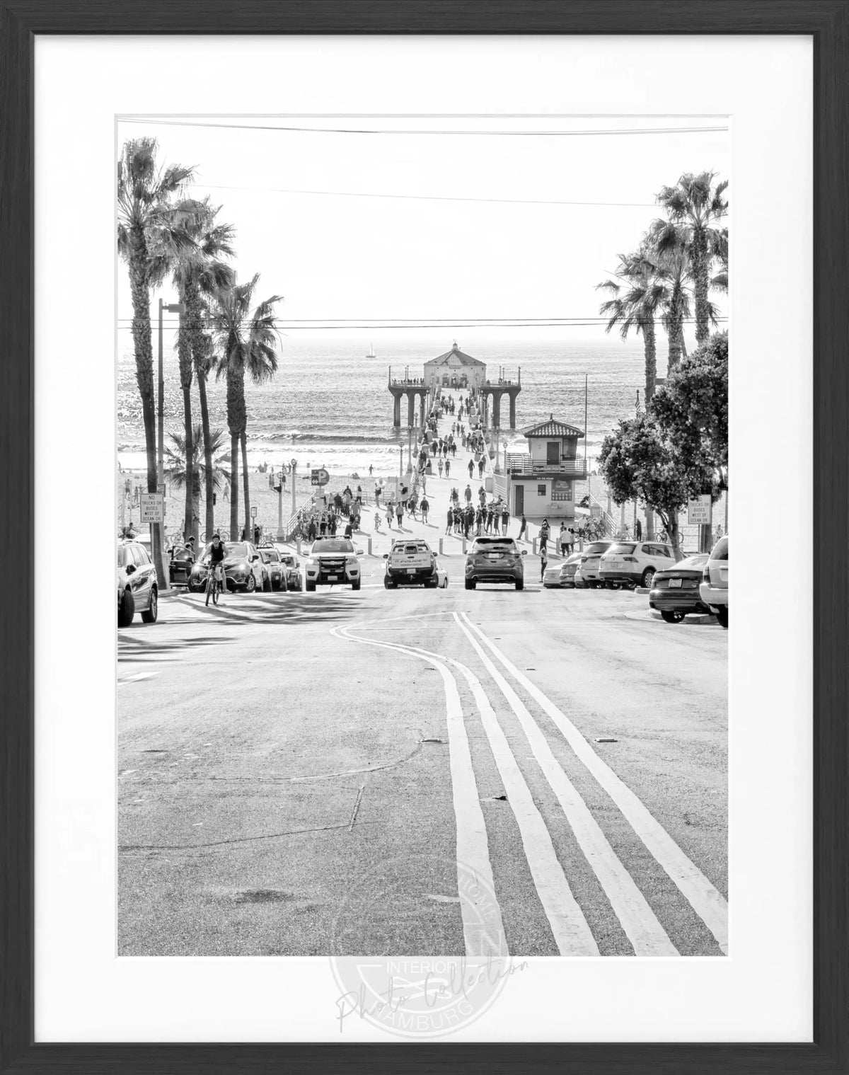 Schwarz-weiß Poster mit Rahmen von Cosman-Photocollection, Motiv von Manhattan Beach, Kalifornien, 25x31 cm