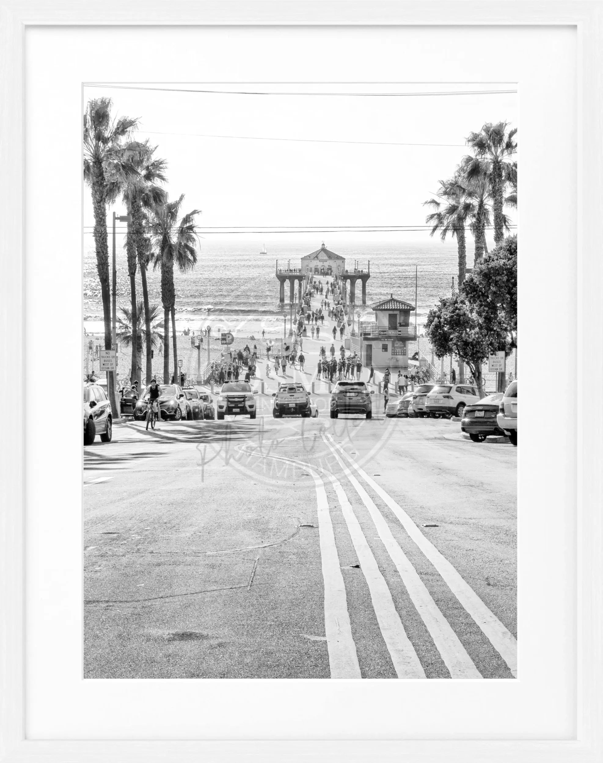 Schwarz-weiß Poster mit Rahmen von Cosman-Photocollection, Kalifornien, Manhattan Beach, 25x31 cm, elegantes Wandbild