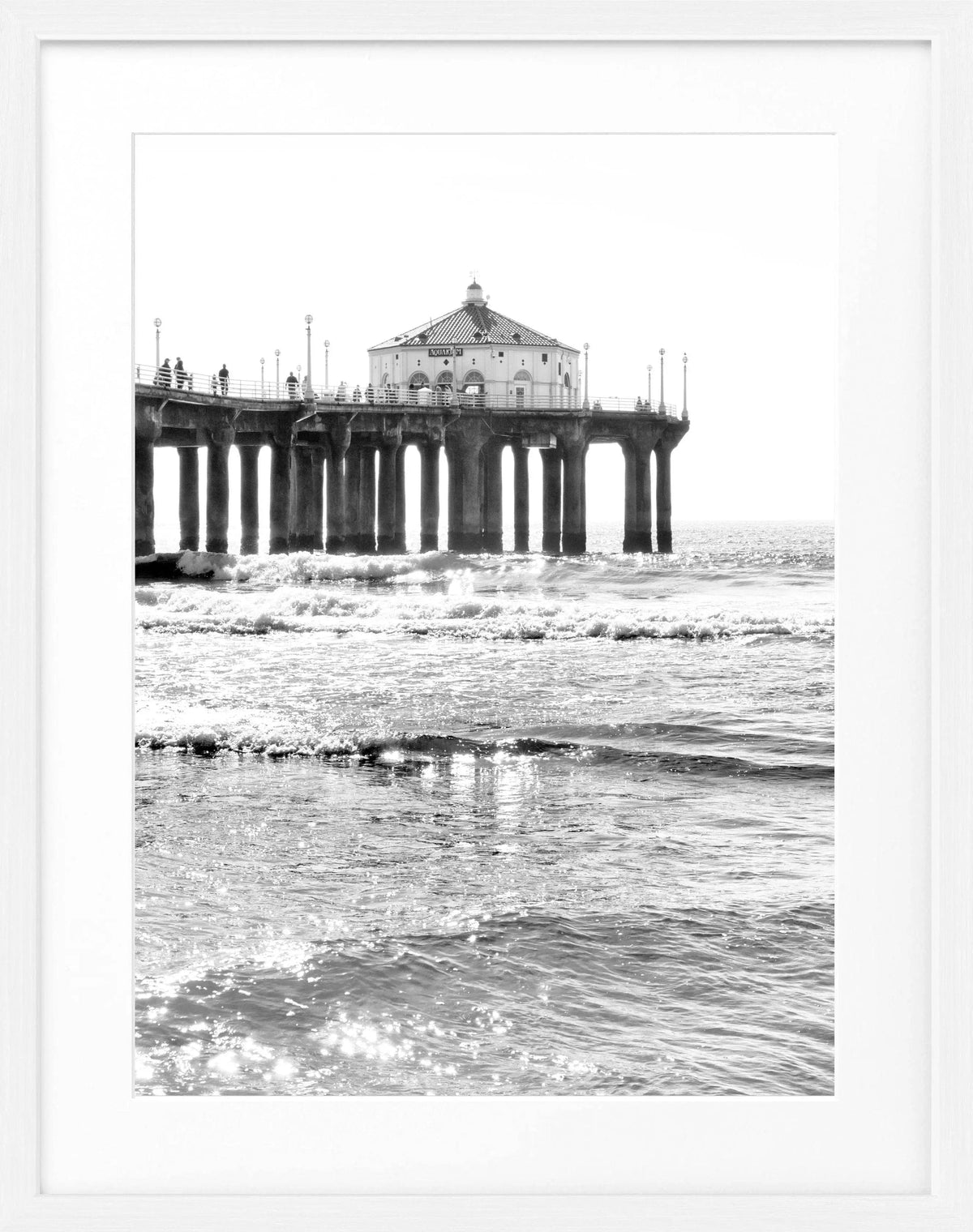 Schwarz-weiß Poster mit Rahmen, Kalifornien Manhattan Beach Pier, von Cosman-Photocollection, 25x31 cm, Wanddekoration