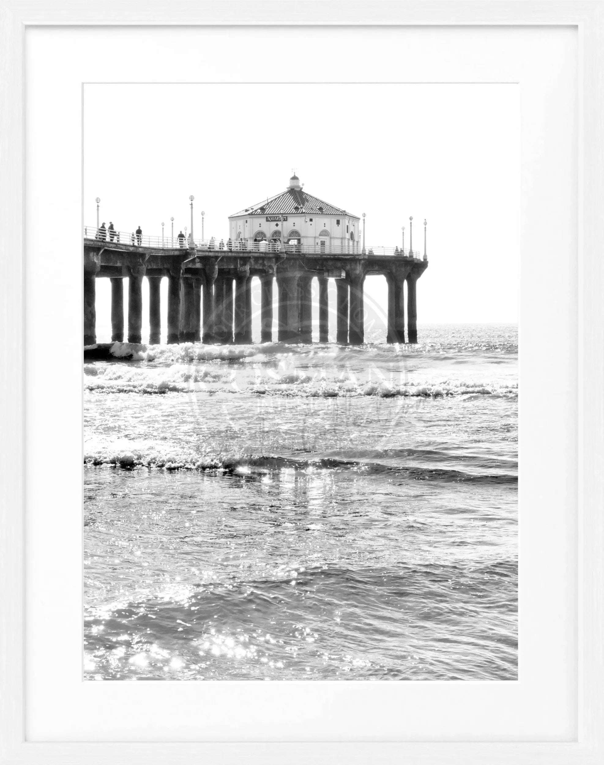 Schwarz-weiß Poster mit Rahmen, Kalifornien Manhattan Beach Pier, von Cosman-Photocollection, 25x31 cm, Wanddekoration