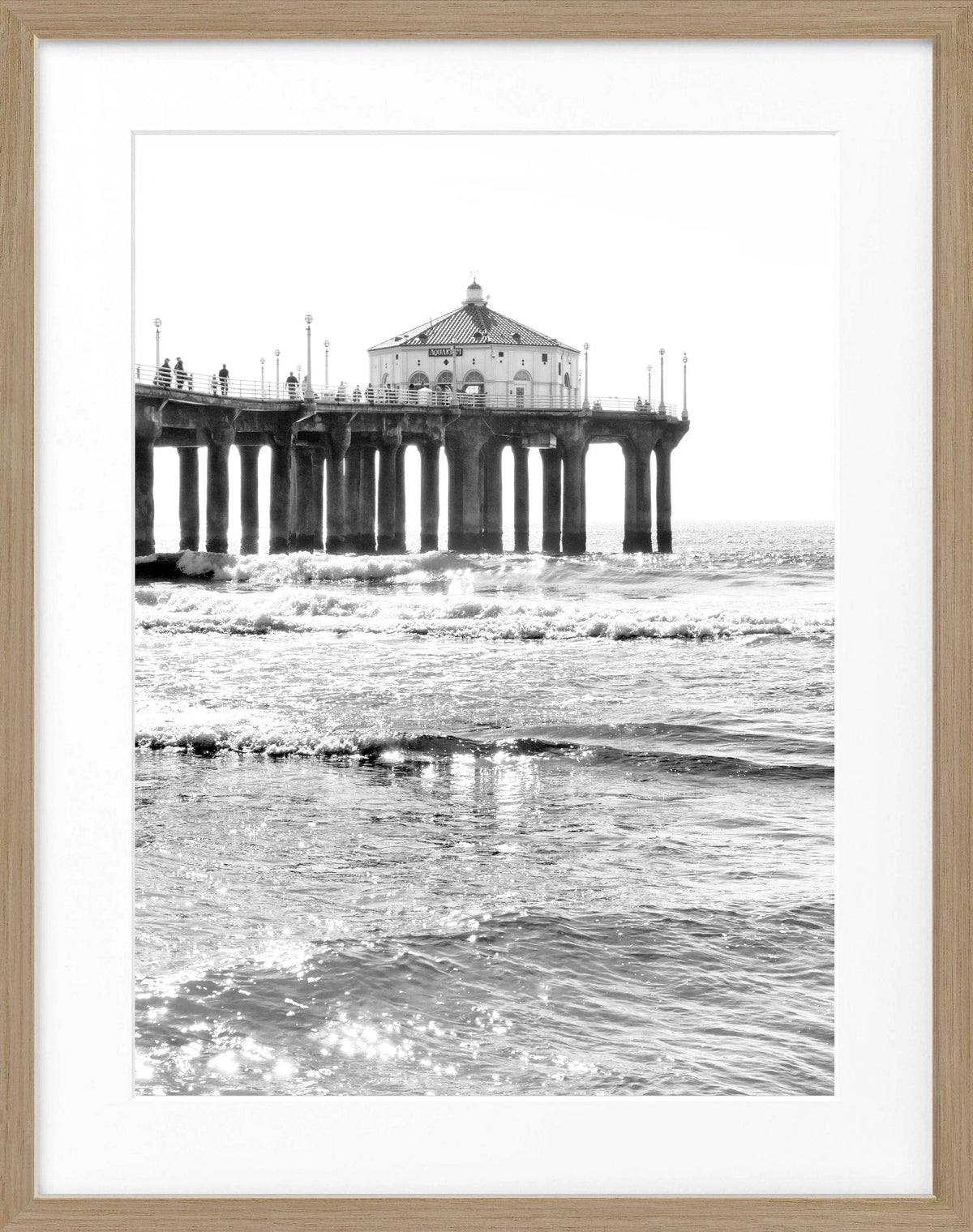 Schwarz-weiß Poster mit Rahmen von Cosman-Photocollection, Kalifornien Manhattan Beach Pier, 25x31 cm, maritime Strandaufnahme