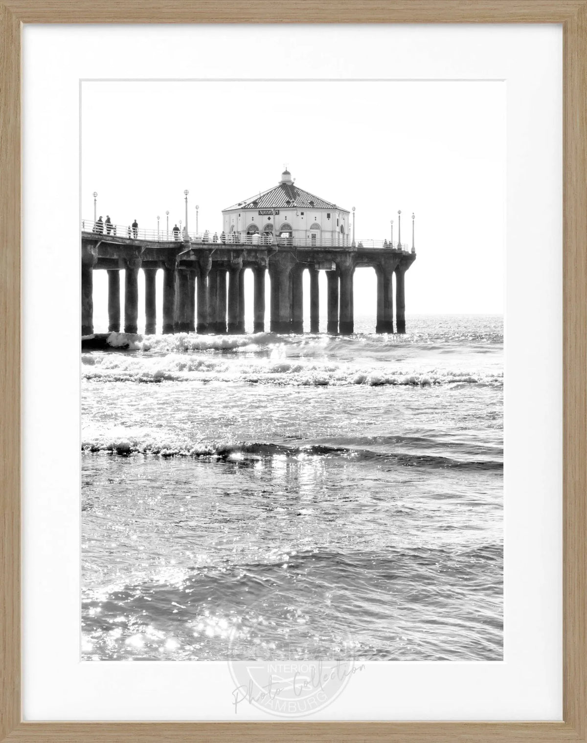 Schwarz-weiß Poster mit Rahmen von Cosman-Photocollection, Kalifornien Manhattan Beach Pier, 25x31 cm, maritime Strandaufnahme