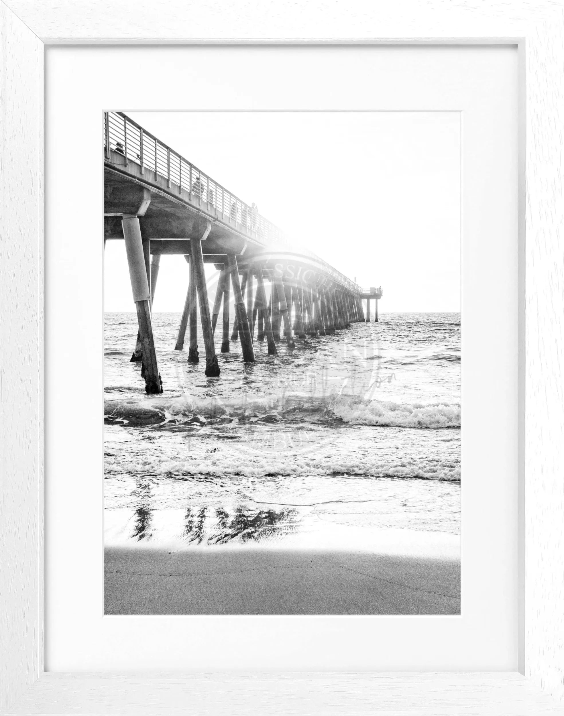 Schwarz-weiß Poster mit Rahmen, Kalifornien Pier Motiv, 25x31cm, von Cosman-Photocollection, Wanddekoration für Zuhause