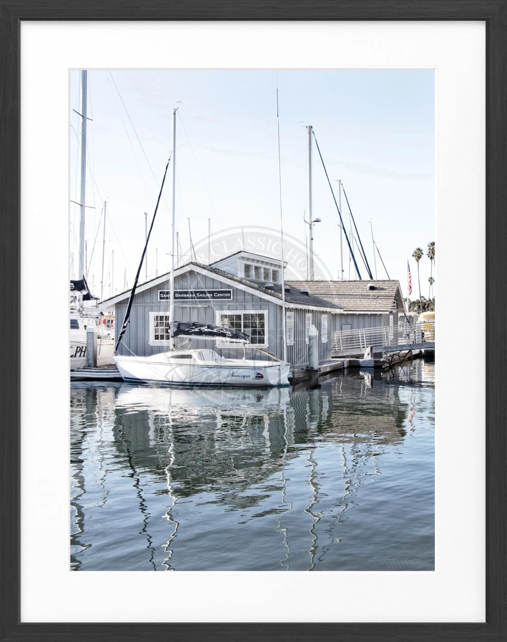 Schwarz-weiß Poster mit Rahmen, Kalifornien Santa Barbara Boat House, von Cosman-Photocollection, 25x31cm, Wanddekoration