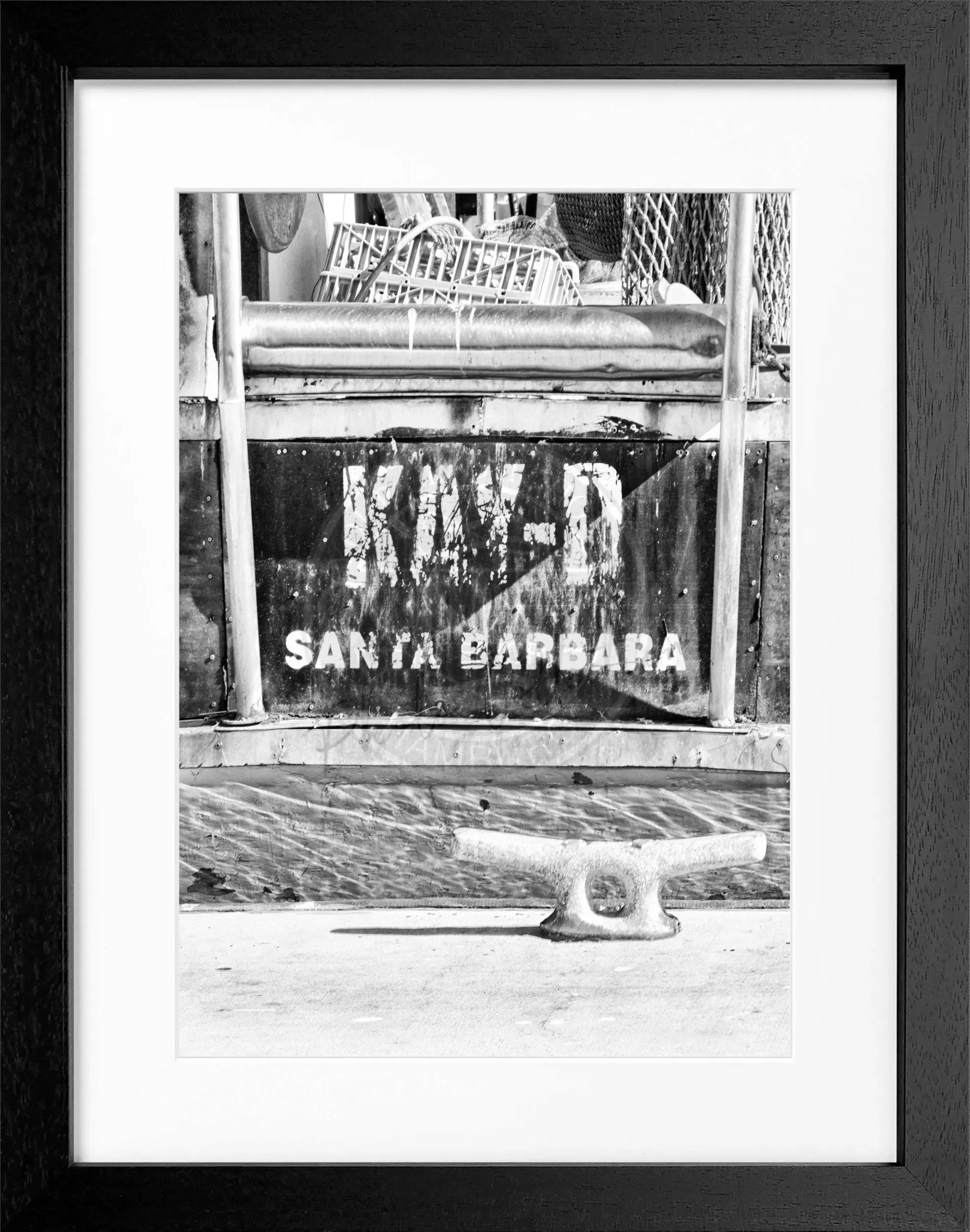 Schwarz-weiß Poster mit Rahmen, Kalifornien Santa Barbara ’Boat’, 25x31 cm, von Cosman-Photocollection, Meeresmotiv
