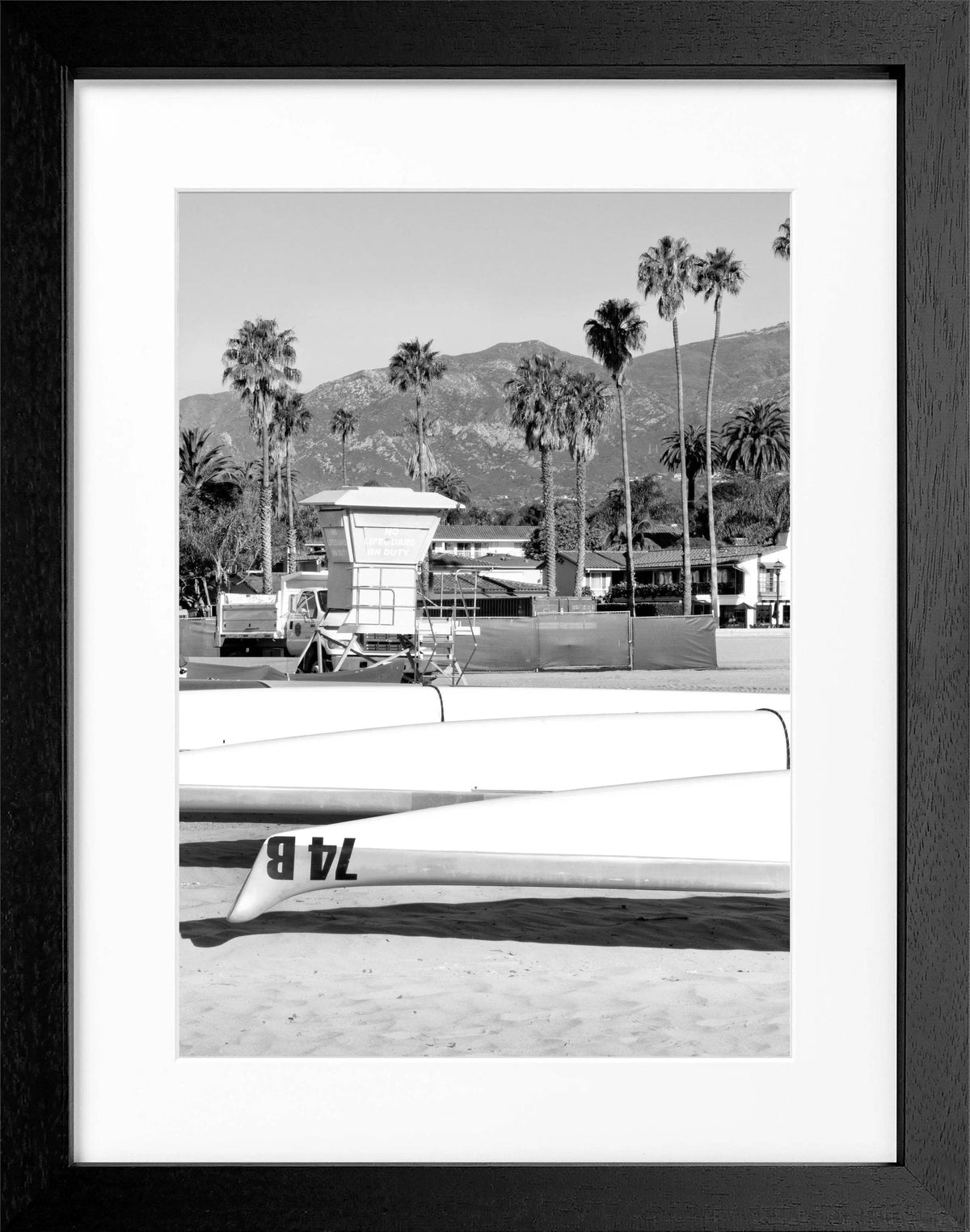 Schwarz-weiß Poster mit Rahmen von Santa Barbara, Kalifornien, im Format 25x31 cm von Cosman-Photocollection