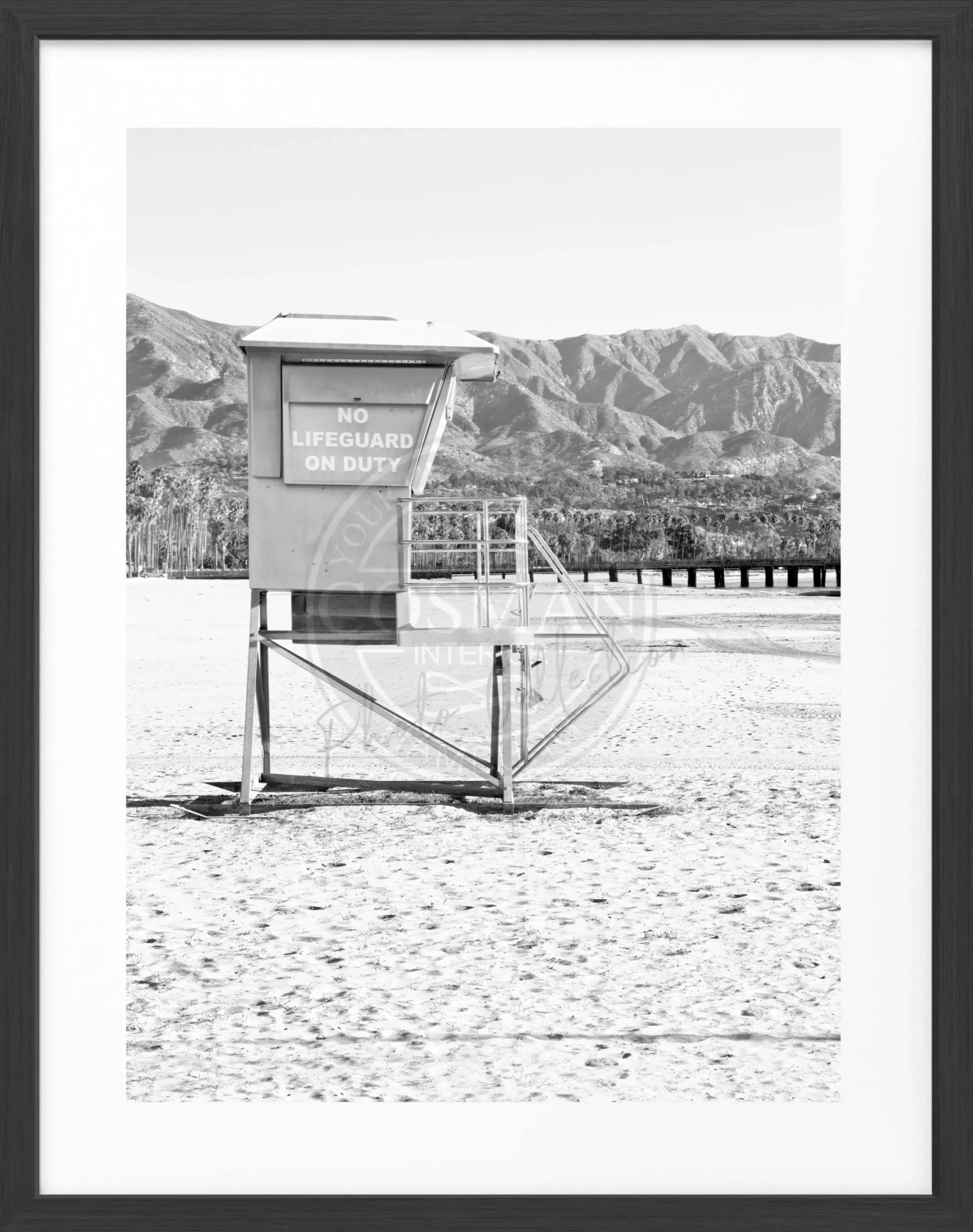 Schwarz-weiß Poster mit Rahmen, Kalifornien Santa Barbara Lifeguard-Motiv, von Cosman-Photocollection, 25x31 cm