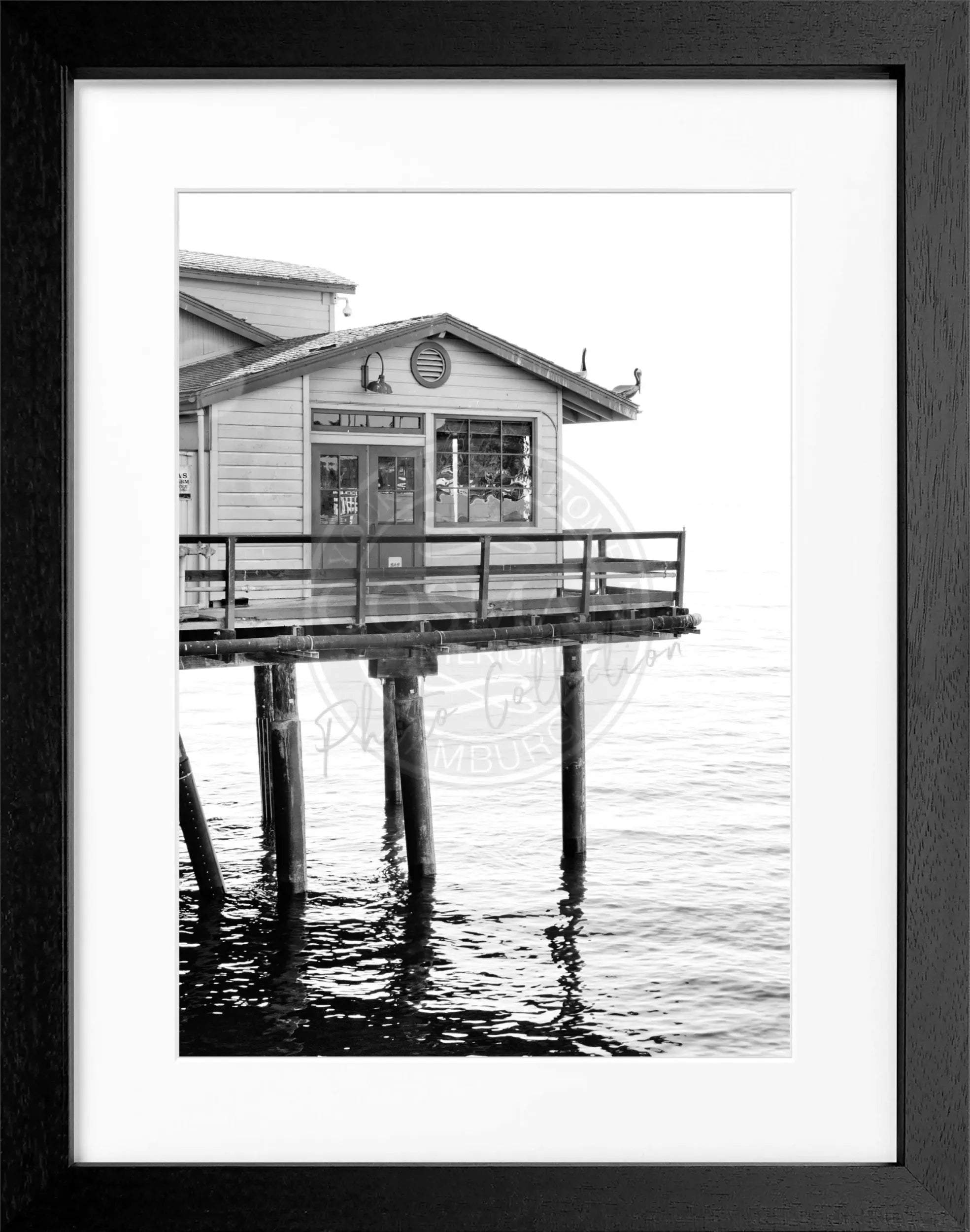 Schwarz-weiß Poster mit Rahmen von Cosman-Photocollection, Kalifornien Santa Barbara Pier, Motiv 25x31 cm, Wanddekoration