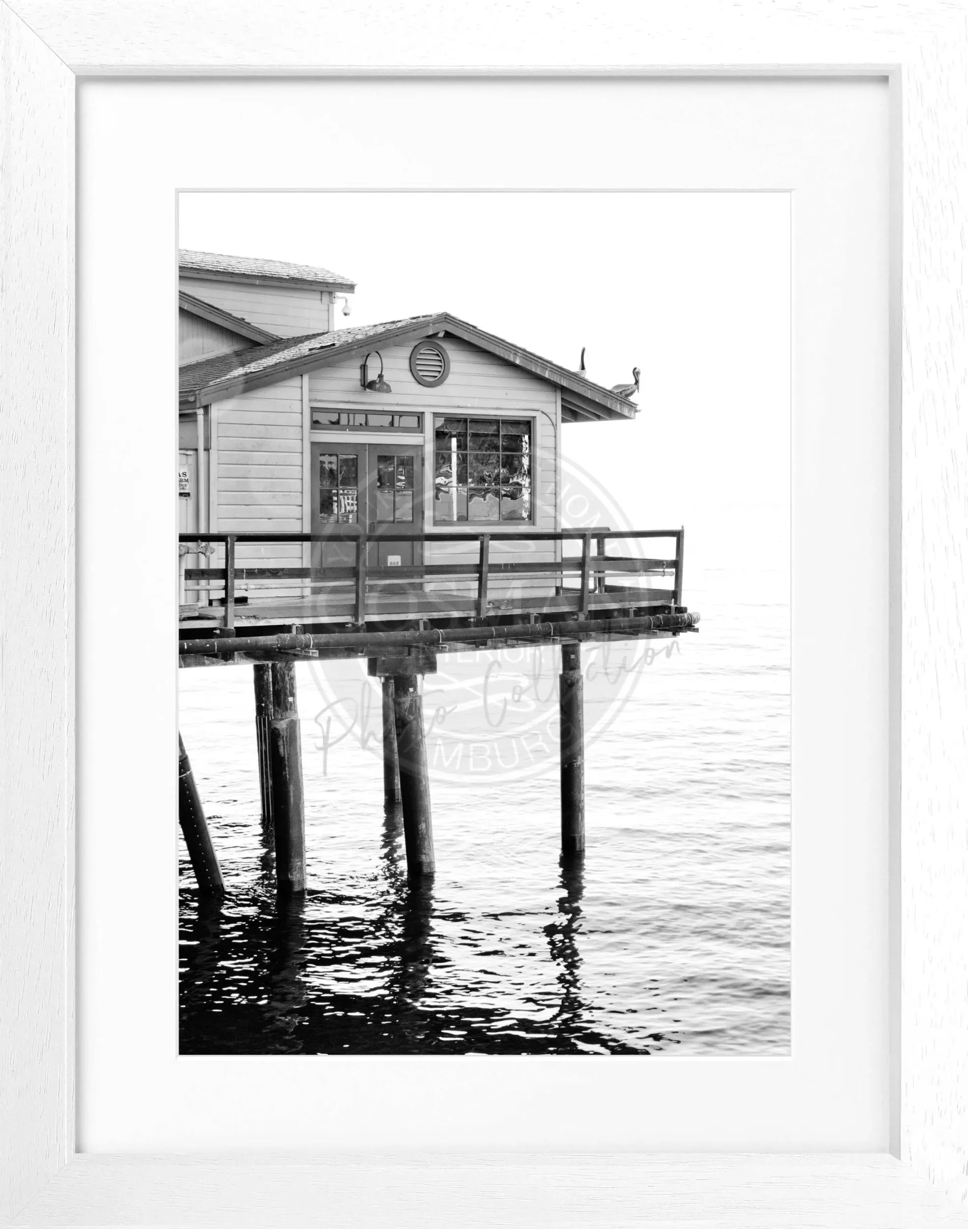 Schwarz-weiß Poster mit Rahmen von Santa Barbara Pier in Kalifornien, von Cosman-Photocollection, 25x31 cm