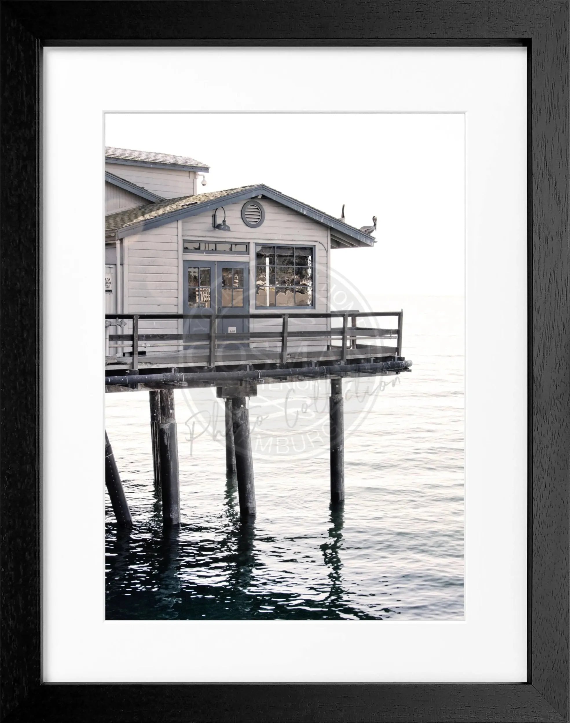 Schwarz-weiß Poster mit Rahmen von Cosman-Photocollection, Kalifornien Santa Barbara Pier, 25x31 cm, Kunstfotografie