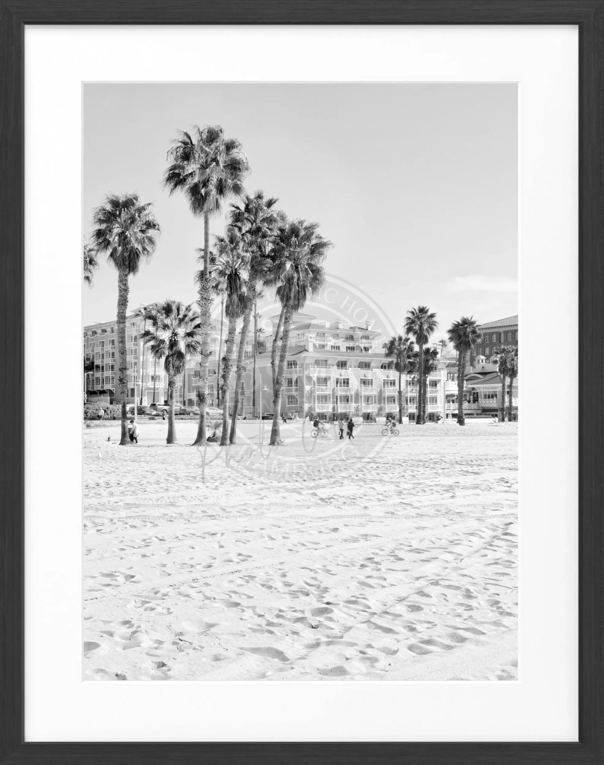 Schwarz-weiß Poster mit Rahmen, Kalifornien Santa Monica Beach, von Cosman-Photocollection, 25x31 cm.