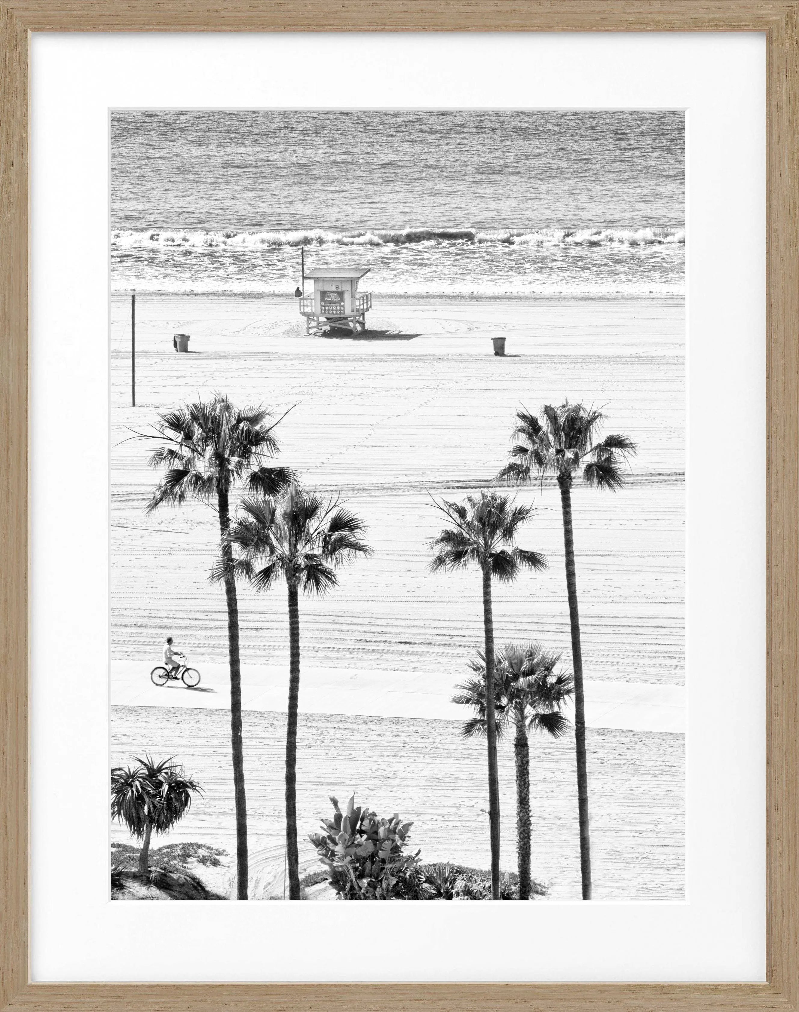 Schwarz-weiß Poster mit Rahmen von Cosman-Photocollection, Santa Monica Beach Kalifornien, 25x31 cm, Wanddekoration