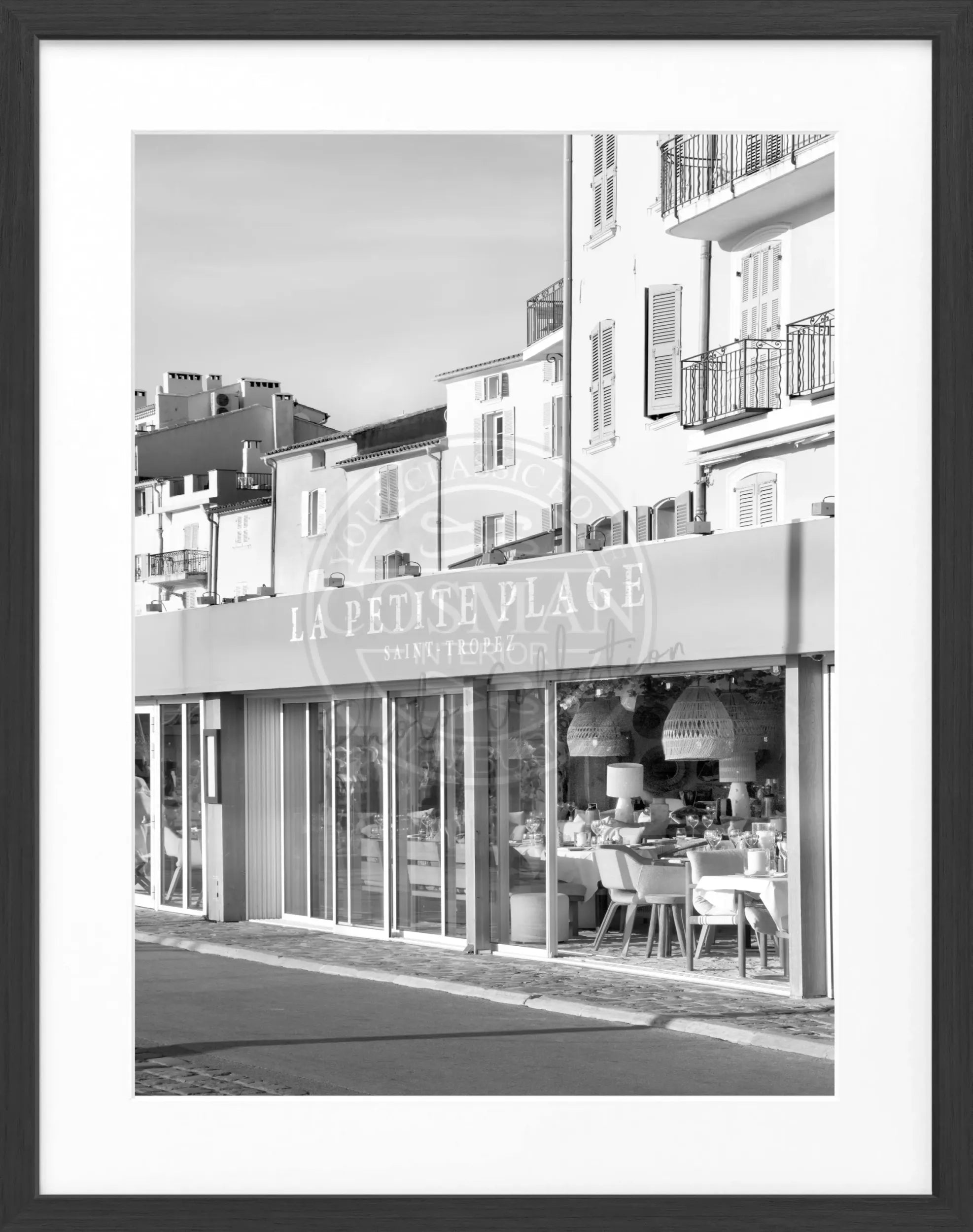 Schwarz-weiß Poster mit Rahmen ’La Petite Plage’ Saint Tropez von Cosman-Photocollection, 25x31cm, Strandmotiv in elegantem Design
