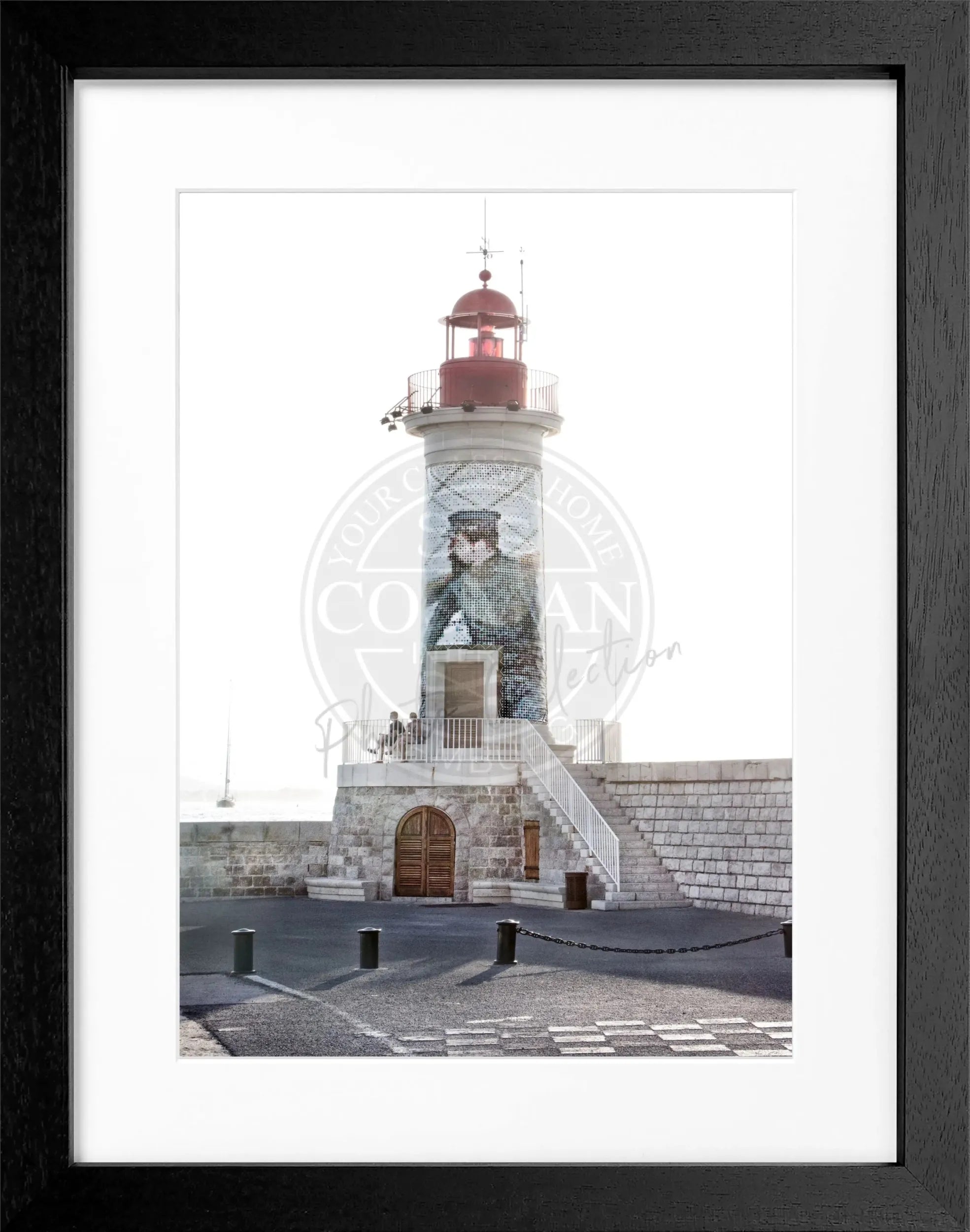 Schwarz-weiß Poster mit Rahmen von Cosman-Photocollection, Leuchtturm in Saint Tropez, 25x31cm, stilvolle Wanddekoration