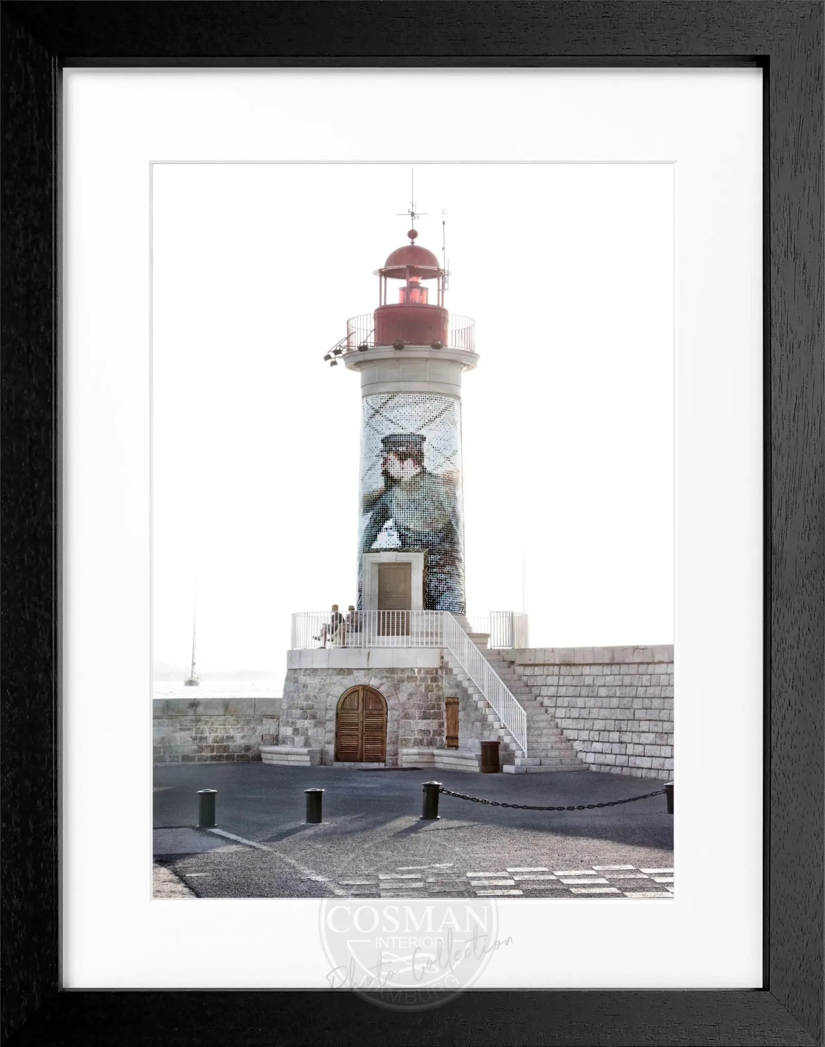 Schwarz-weiß Poster mit Rahmen von Cosman-Photocollection, Leuchtturm in Saint Tropez, 25x31cm, stilvolle Wanddekoration