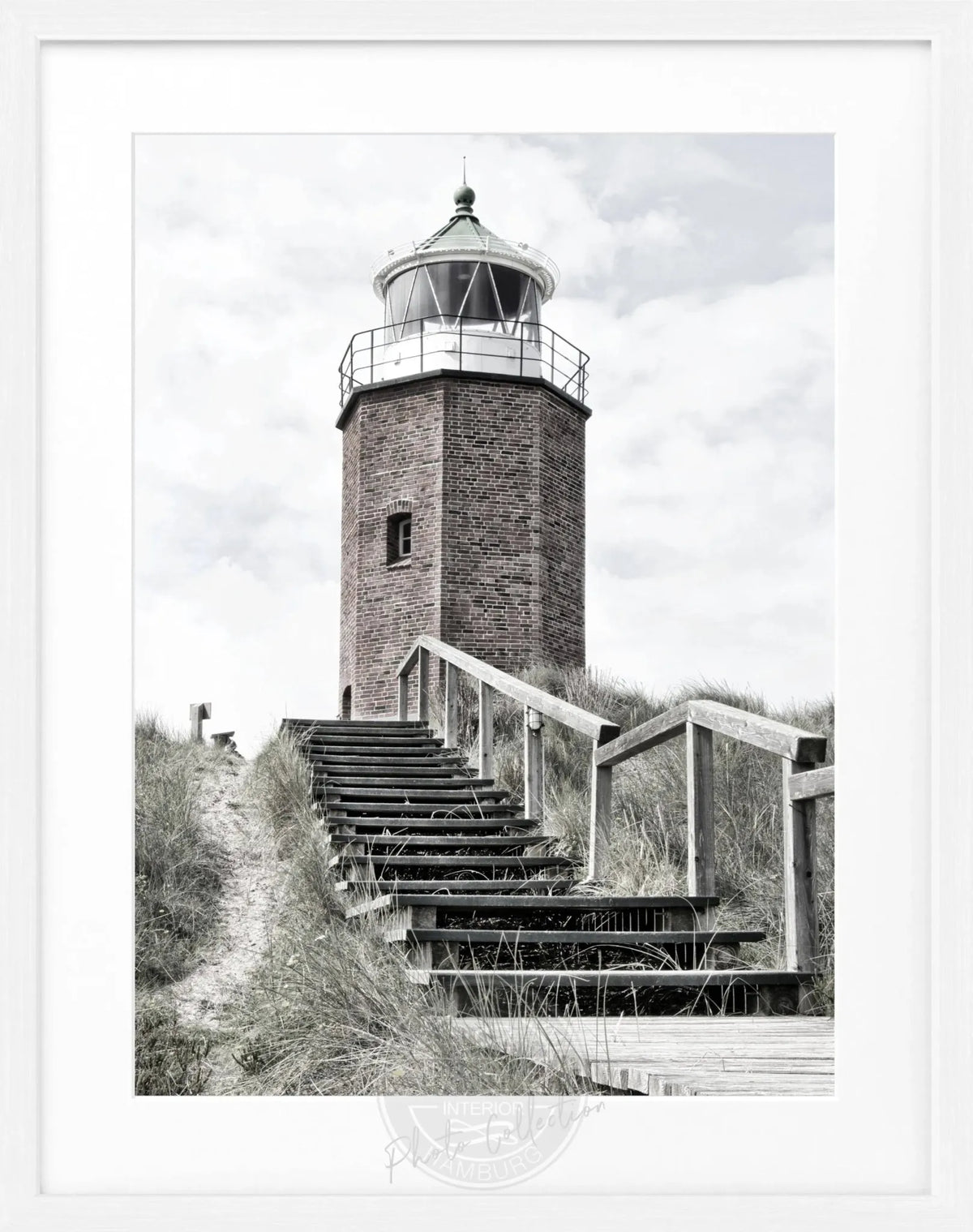 Schwarz-weiß Poster mit Rahmen, Leuchtturm Sylt ’Rotes Kliff’ in Kampen, 25x31 cm, von Cosman-Photocollection