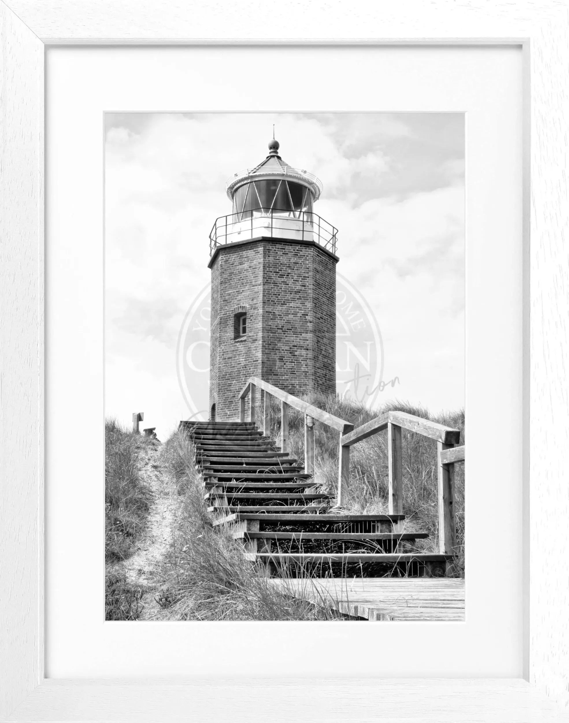 Schwarz-weiß Poster vom Leuchtturm Sylt 'Rotes Kliff' in Rahmen, Motiv aus Kampen, von Cosman-Photocollection.